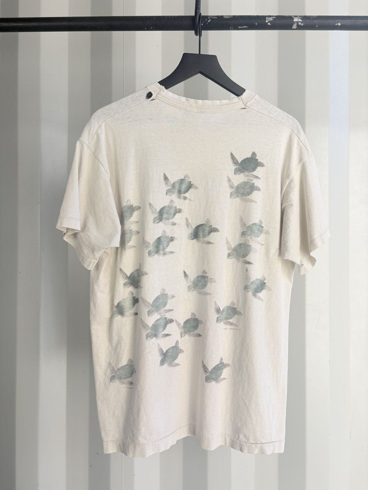 Vintage Thrashed Turtle Print Faded Distressed Shirt GRUNGE Size US XL / EU 56 / 4 - 3 Thumbnail