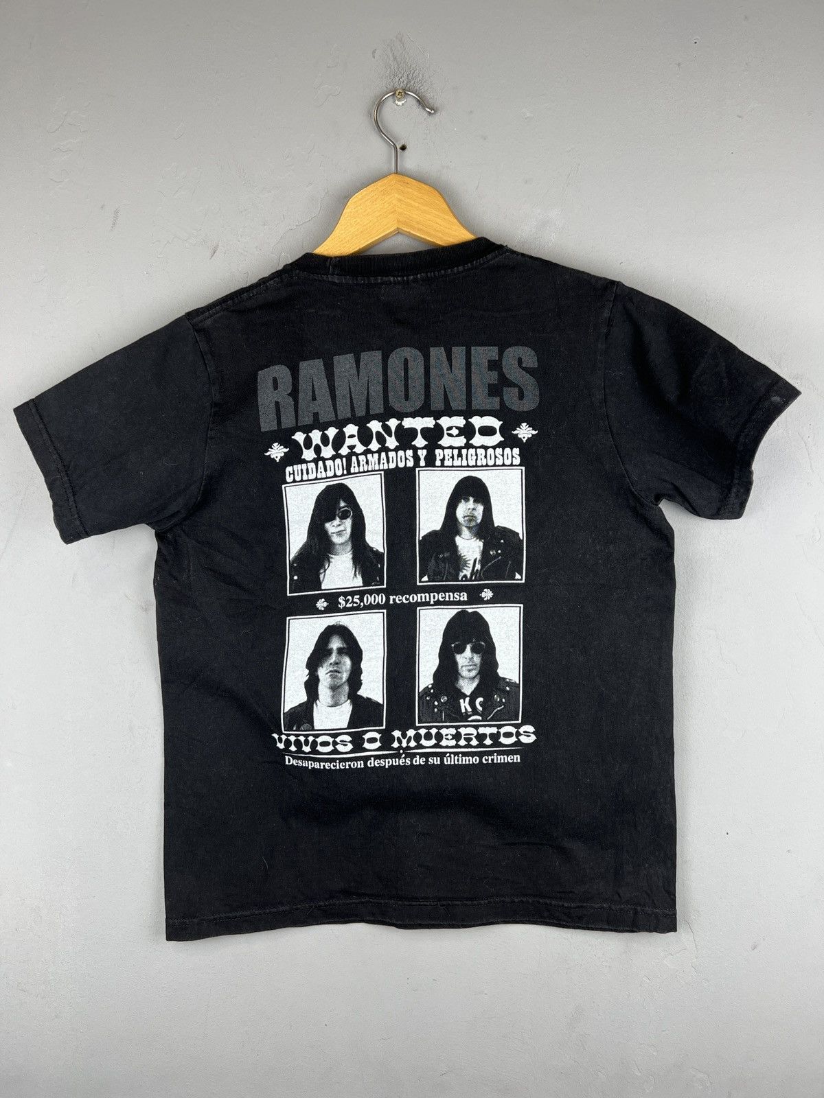Band Tees Vintage Y2K Ramones Wanted Vivos O Muertos T-Shirt Size US S / EU 44-46 / 1 - 2 Thumbnail