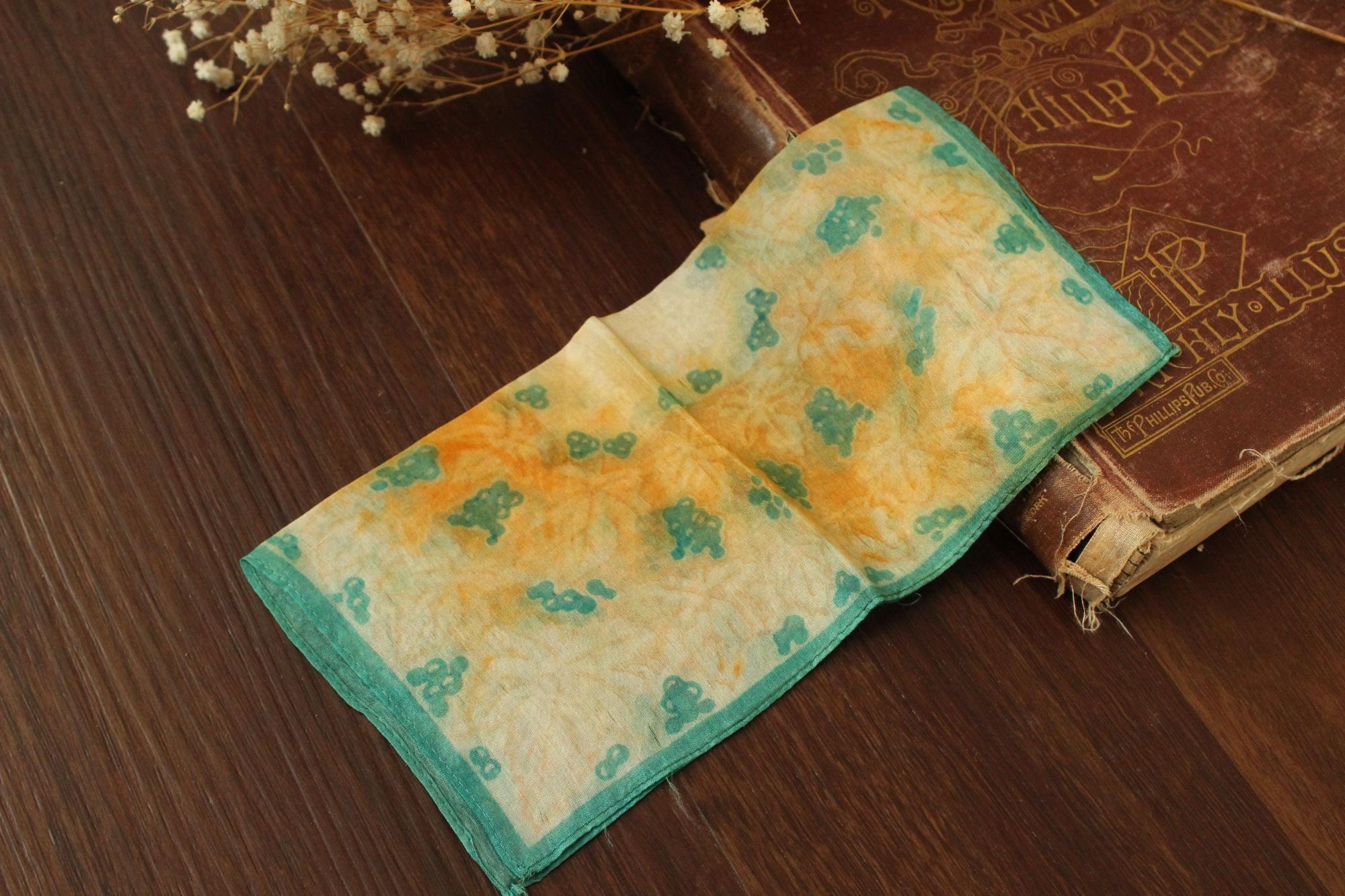 Vintage Vintage 1950s Handkerchief, Orange and Green Silk with a Lea Size ONE SIZE - 6 Thumbnail