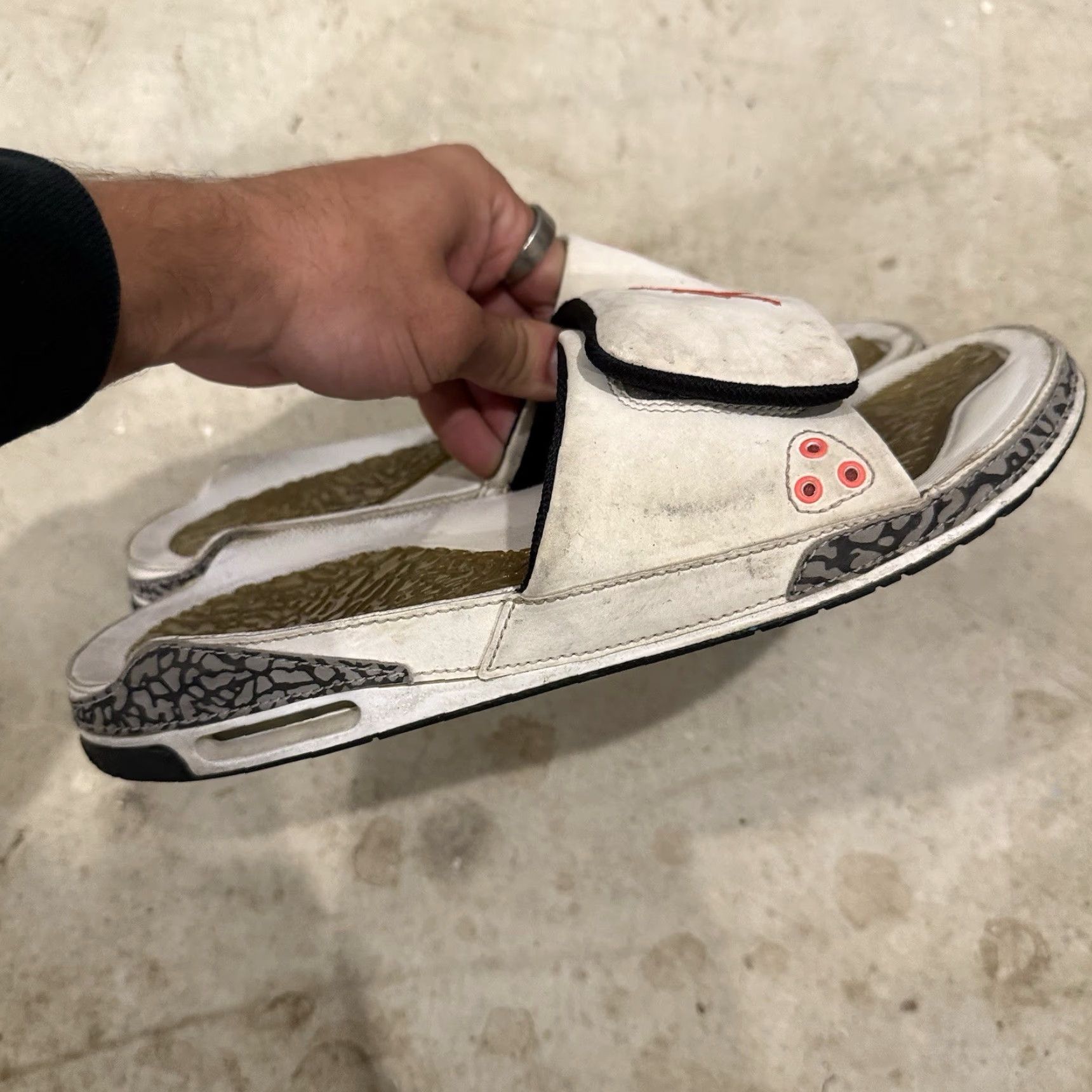 Jordan Brand Jordan 3 Slide White Cement 2014 Lifestyle Slide Sandal Mens 9 428789-106 FLAWS Size ONE SIZE - 4 Thumbnail