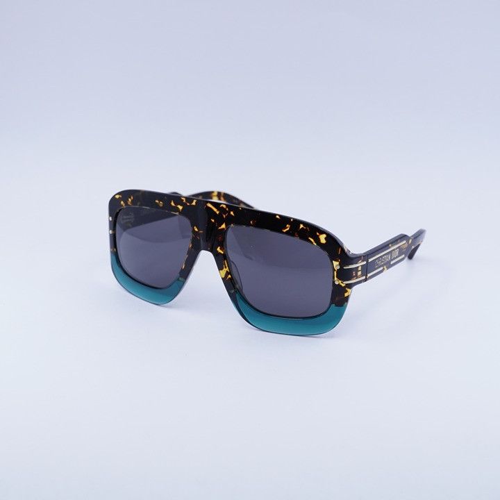 Dior Dior DIORSIGNATURE M1U 27A0 Sunglasses Havana Aviator Frame Size ONE SIZE - 1 Thumbnail