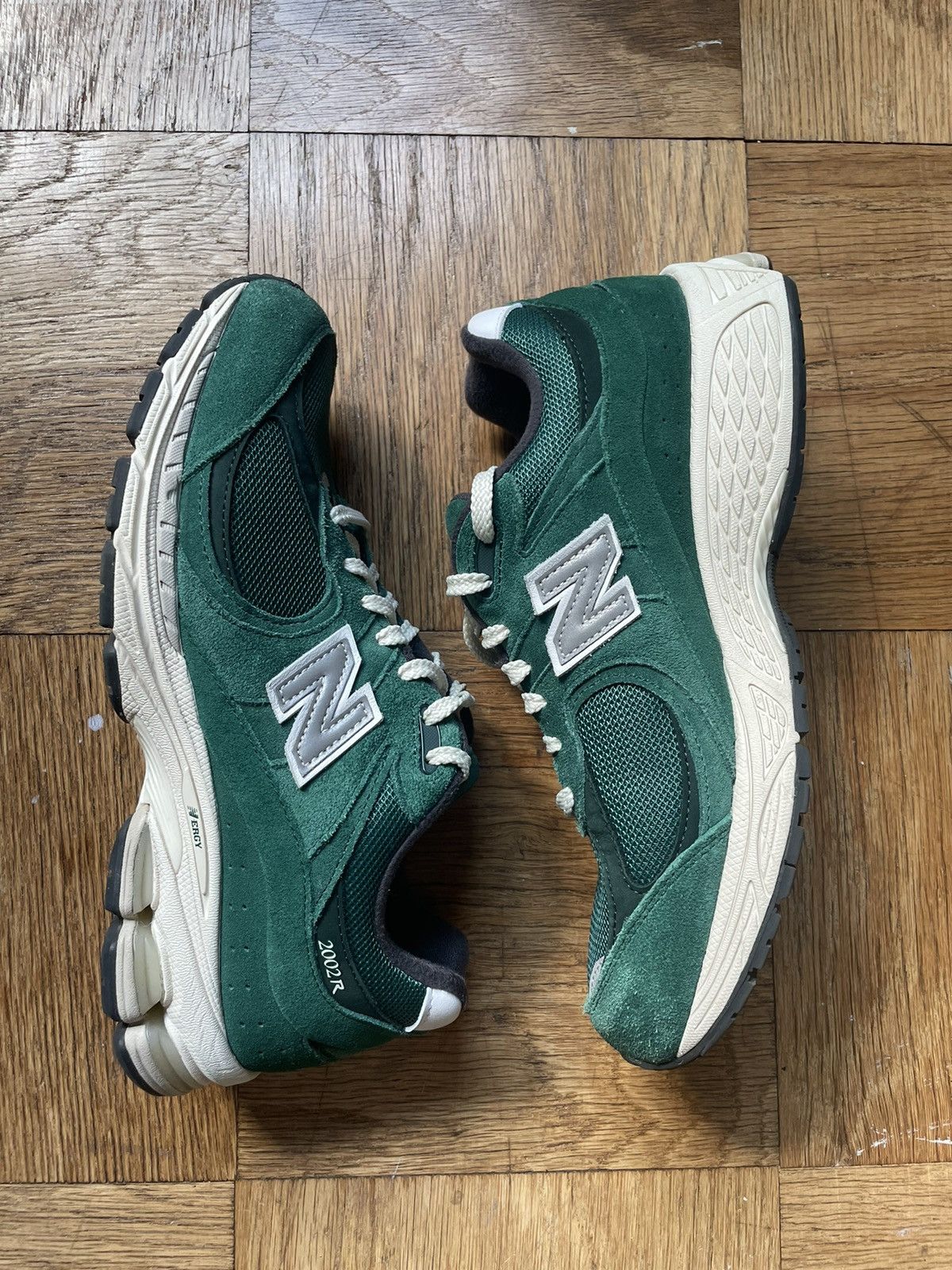 New Balance 2002r Nightwatch Green Size US 10.5 / EU 43-44 - 1 Thumbnail