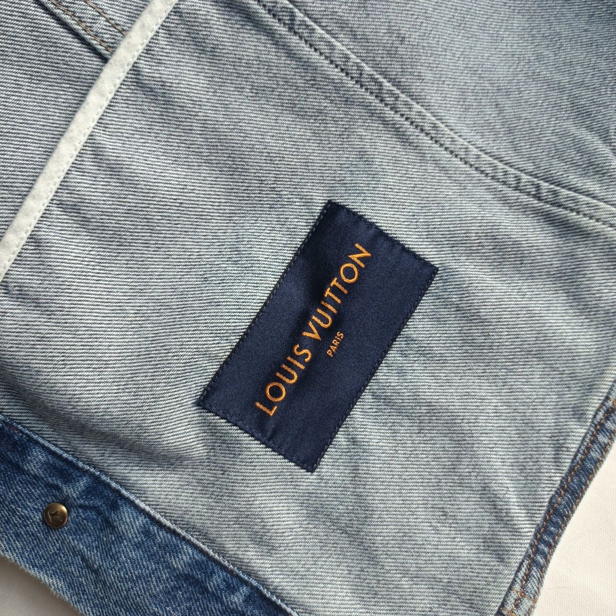 Louis Vuitton Louis Vuitton LV blue logo vintage lapel denim jacket Size US S / EU 44-46 / 1 - 15 Thumbnail