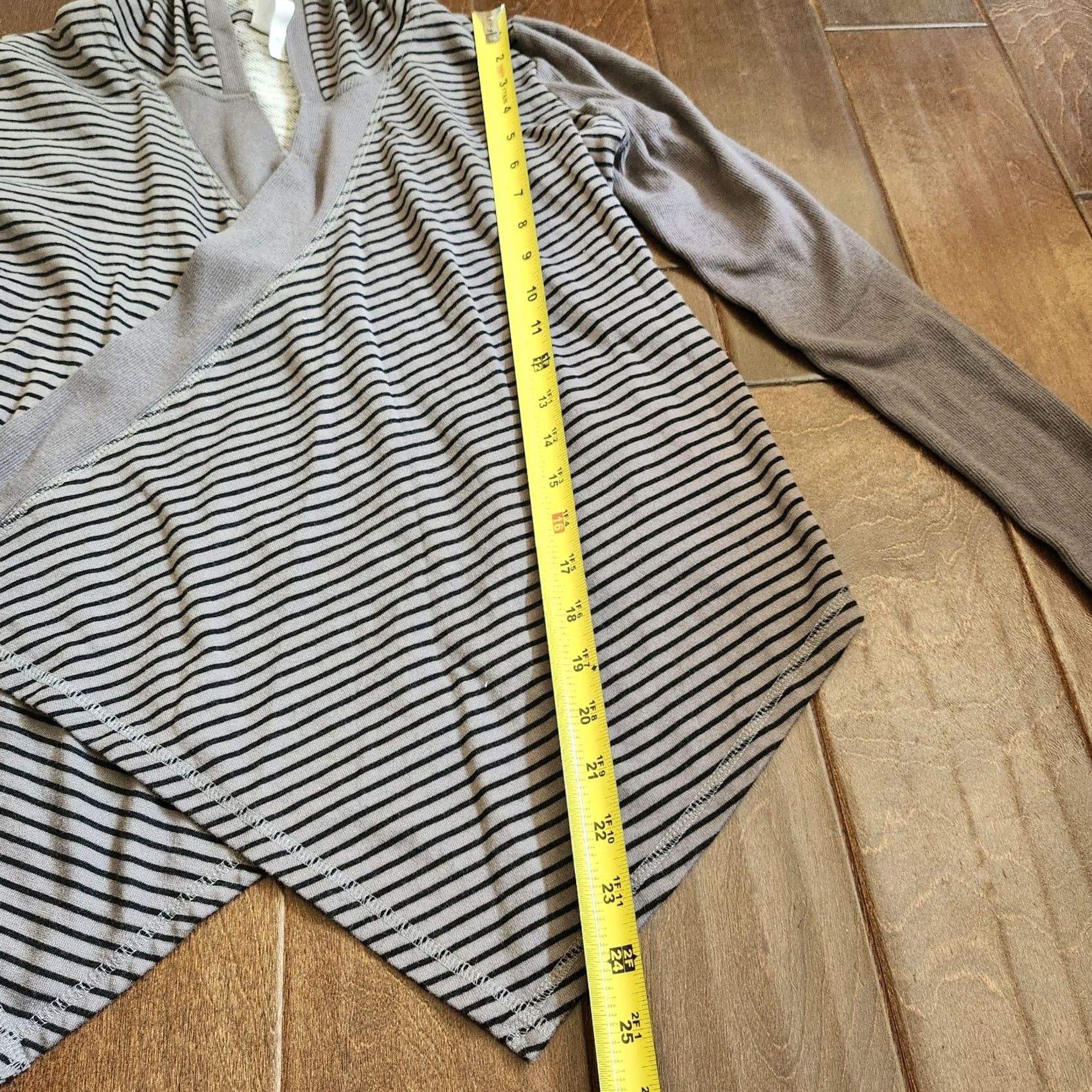 Jessica Simpson Jessica Simpson Active Women's Gray Striped Open Front Cardigan XS Cardigan Women Gray Striped Open Front XS Women’s Regular Size XS / US 0-2 / IT 36-38 - 6 Thumbnail