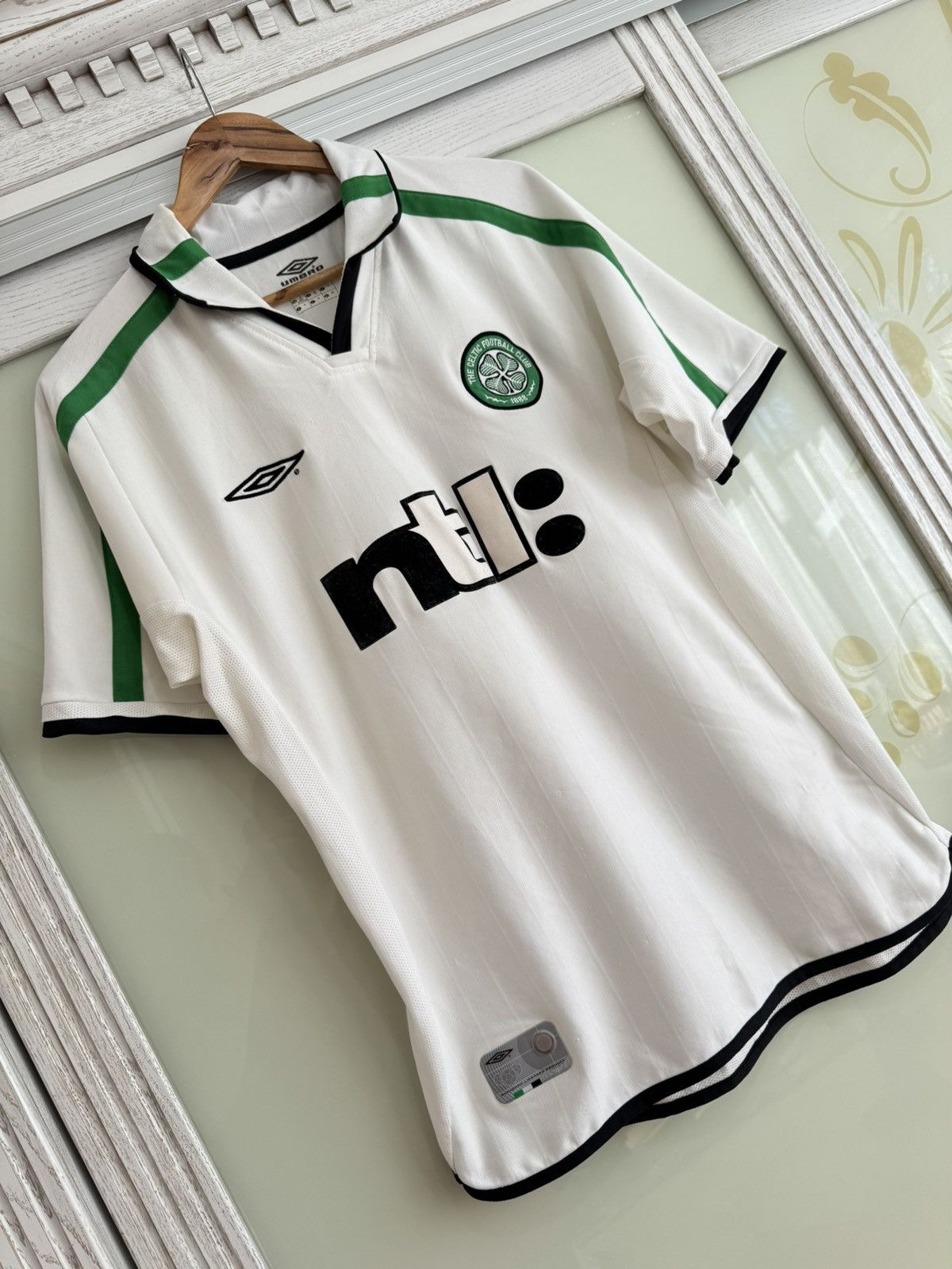 Umbro × Vintage Vintage Celtic 2001-2002 Away Soccer Jersey Football Kit Size US M / EU 48-50 / 2 - 4 Thumbnail