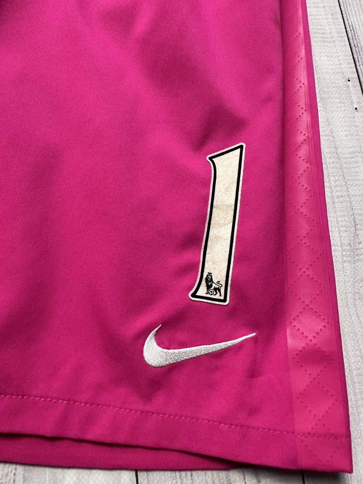 Nike × Vintage Vintage Nike Arsenal soccer shorts Goalkeeper pink rare S Size US 29 - 2 Thumbnail