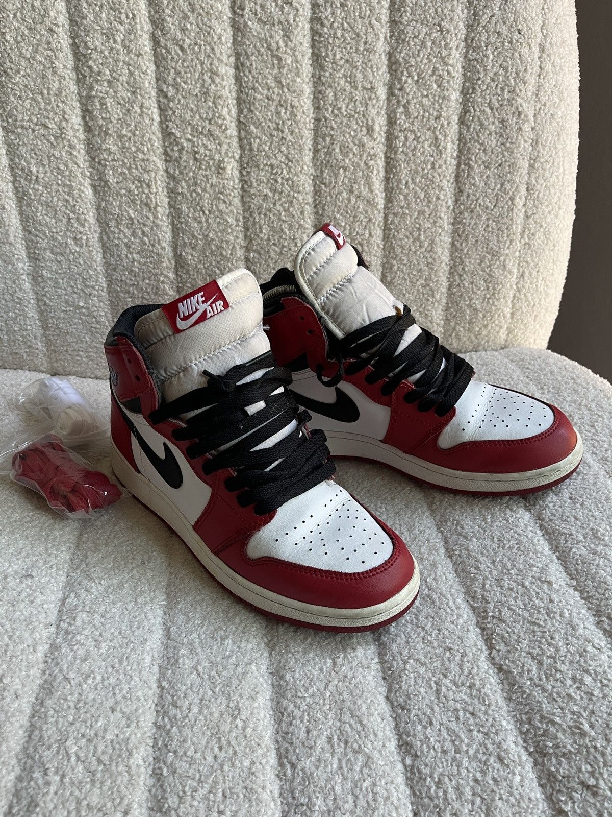 Nike Nike Air Jordan 1 High Chicago (2015) Size US 8 / IT 38 - 4 Thumbnail