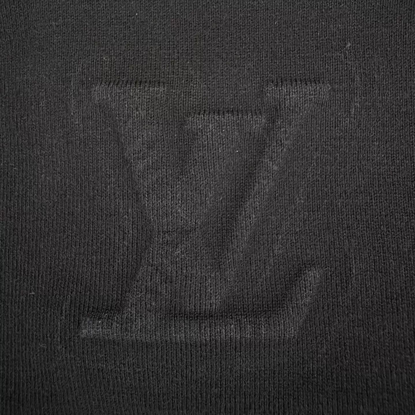 Louis Vuitton LOUIS VUITTON embossed logo short sleeve t-shirt L 99 Size US L / EU 52-54 / 3 - 7 Thumbnail