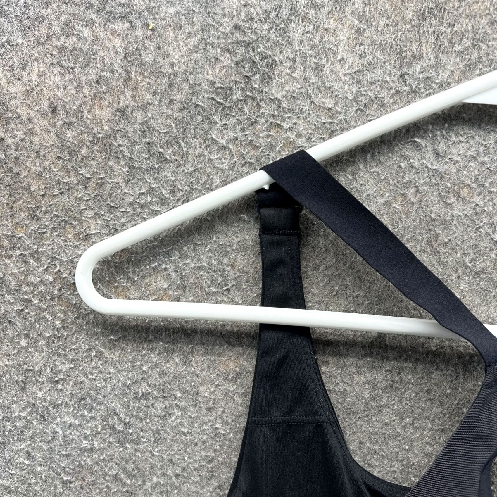 Gymshark Gymshark Sports Bra Womens Medium Black Zip Front Crossback Athletic Yoga Gym Size ONE SIZE - 7 Thumbnail