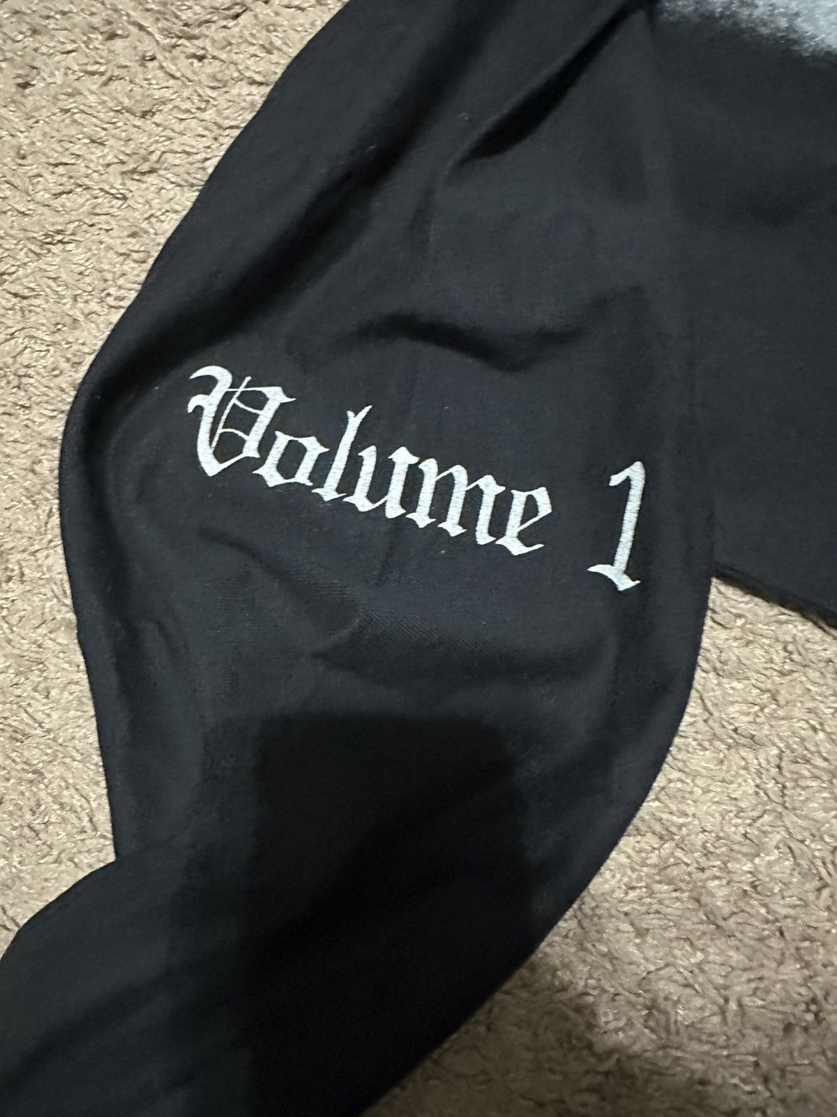Kanye West × Yeezy Kanye West Yeezy Vultures 1 Black Long sleeve barely used Size US S / EU 44-46 / 1 - 3 Thumbnail