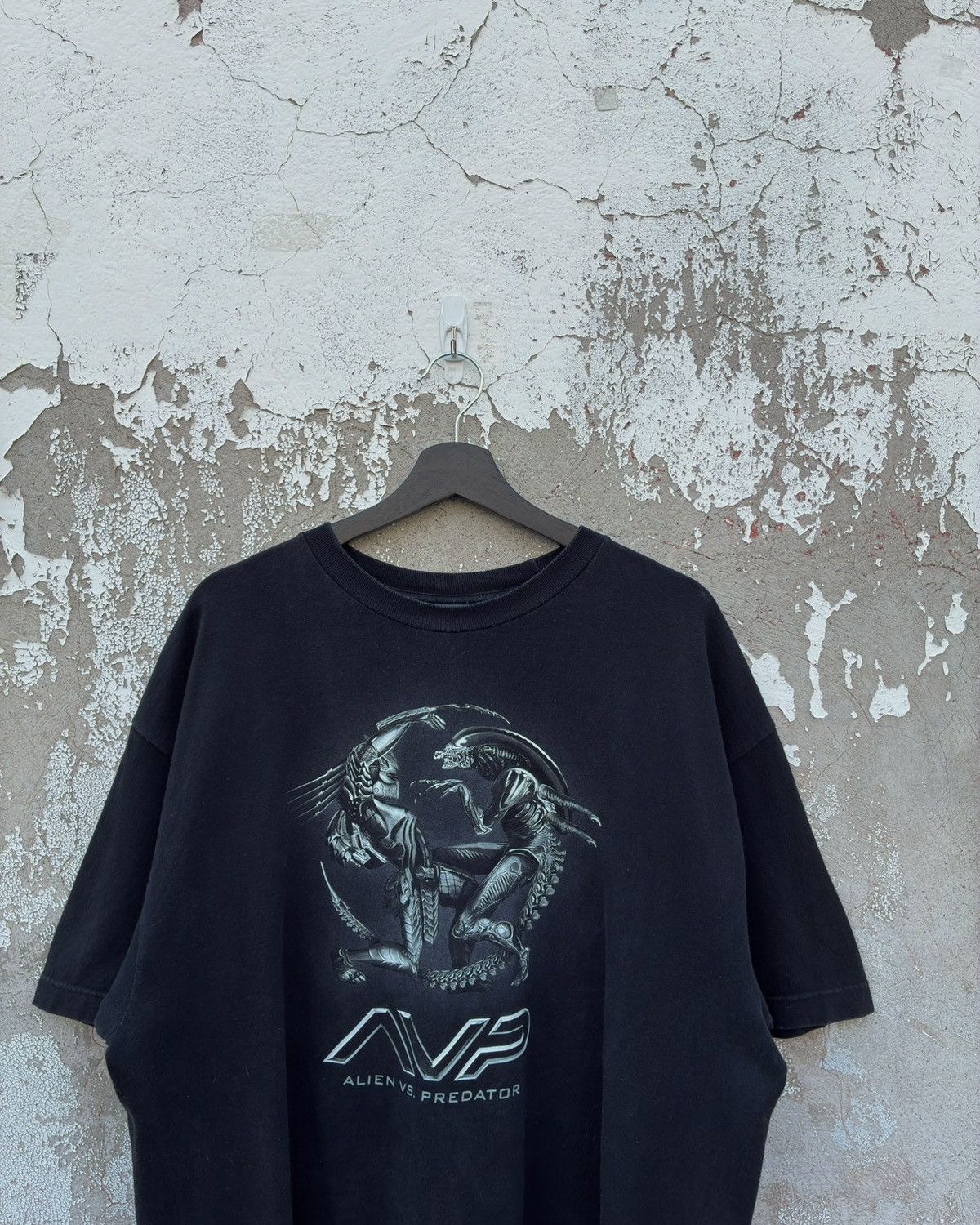 Vintage Vintage 2004 Alien vs Predator Movie Promo Tee Size US XL / EU 56 / 4 - 2 Thumbnail