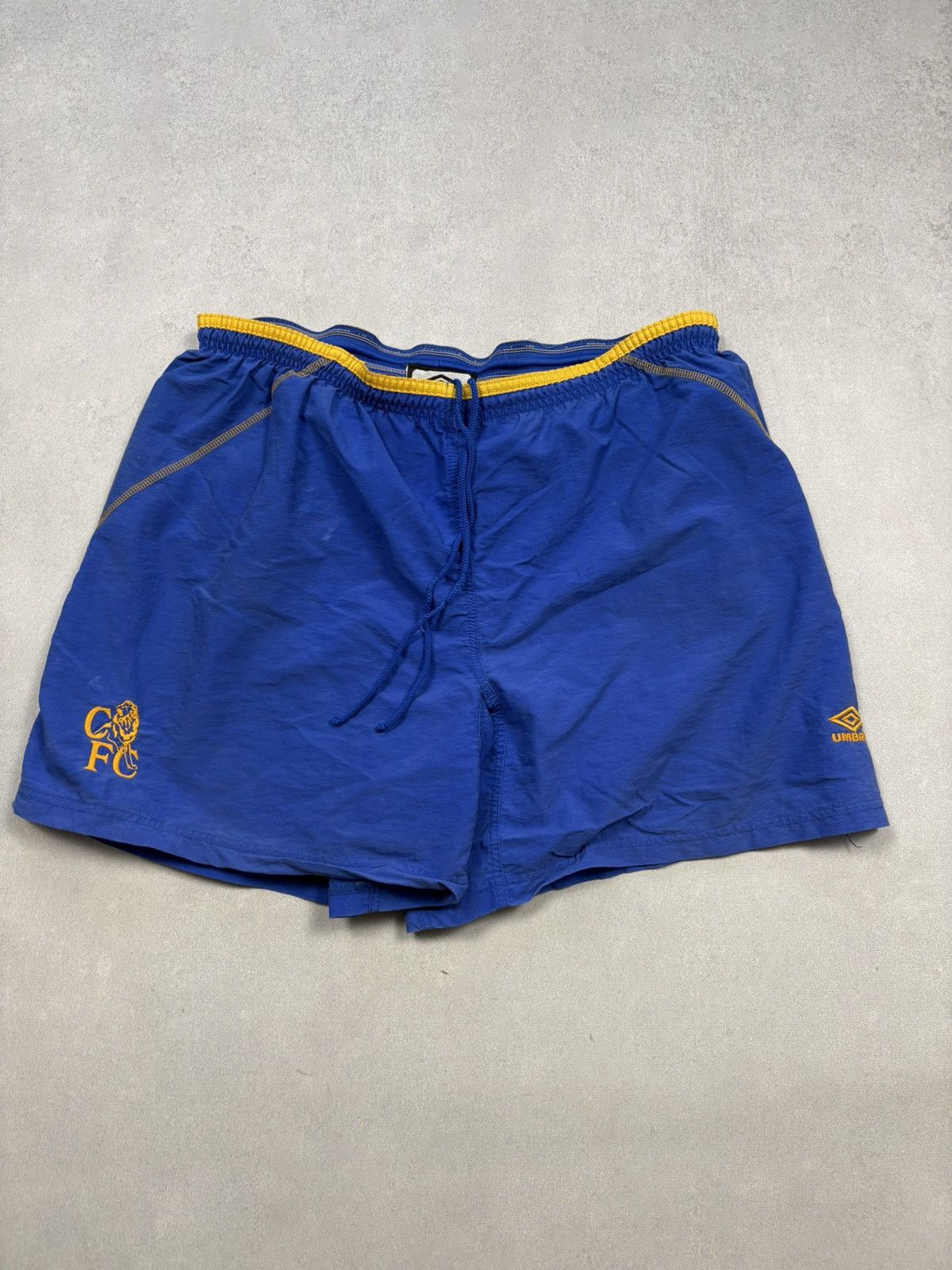 Chelsea Soccer Vintage Umbro Chelsea FC 2001/2002 Home Football Shorts M Size US 34 / EU 50 - 1 Thumbnail