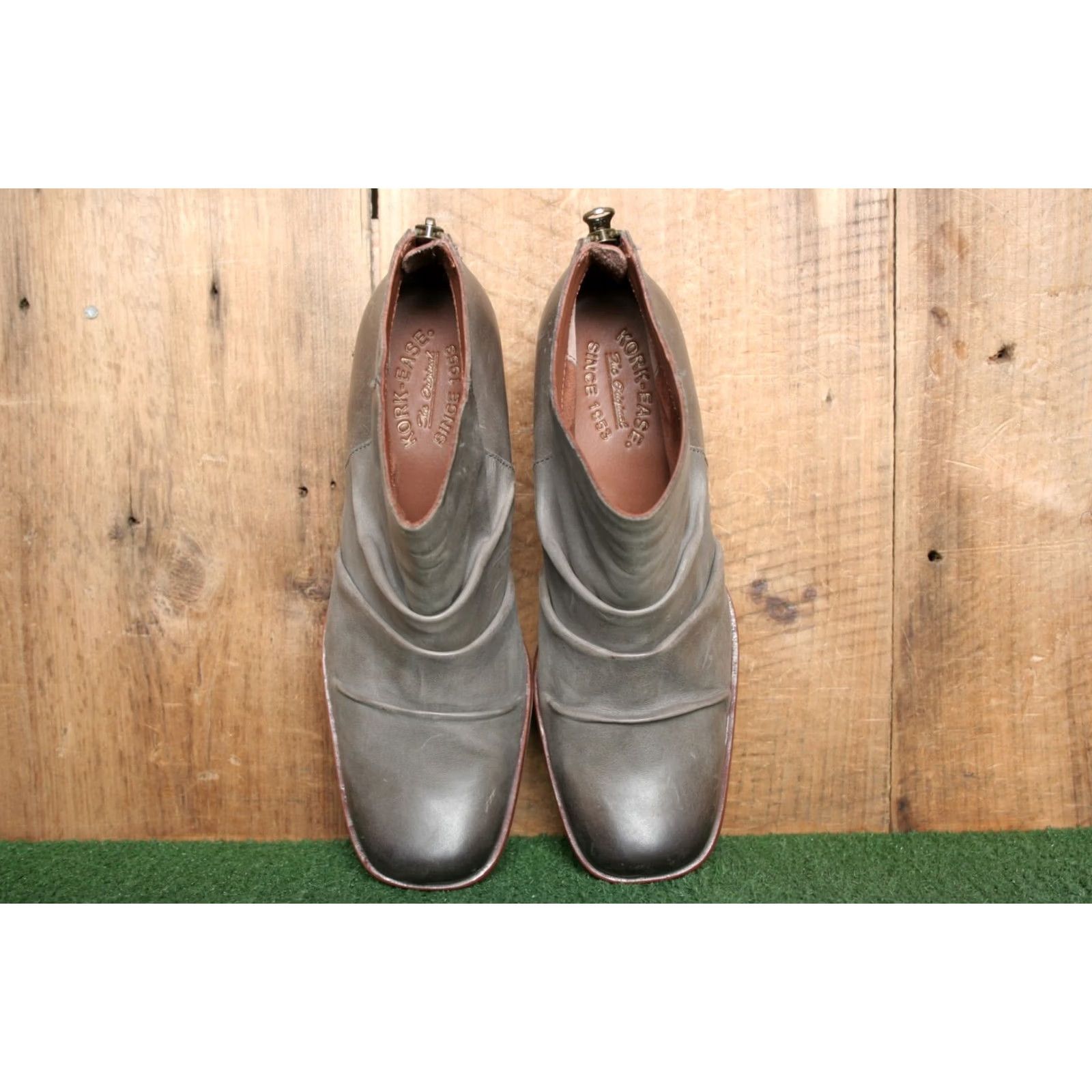 Vintage VINTAGE Kork-Ease Bootie Taupe Ruched Leather Ankle Boots Sz. 8.5 M Womens Leather Taupe Ruched Block Heel Zip Kork-Ease Kissel K41417 Size US 9 / IT 39 - 4 Thumbnail