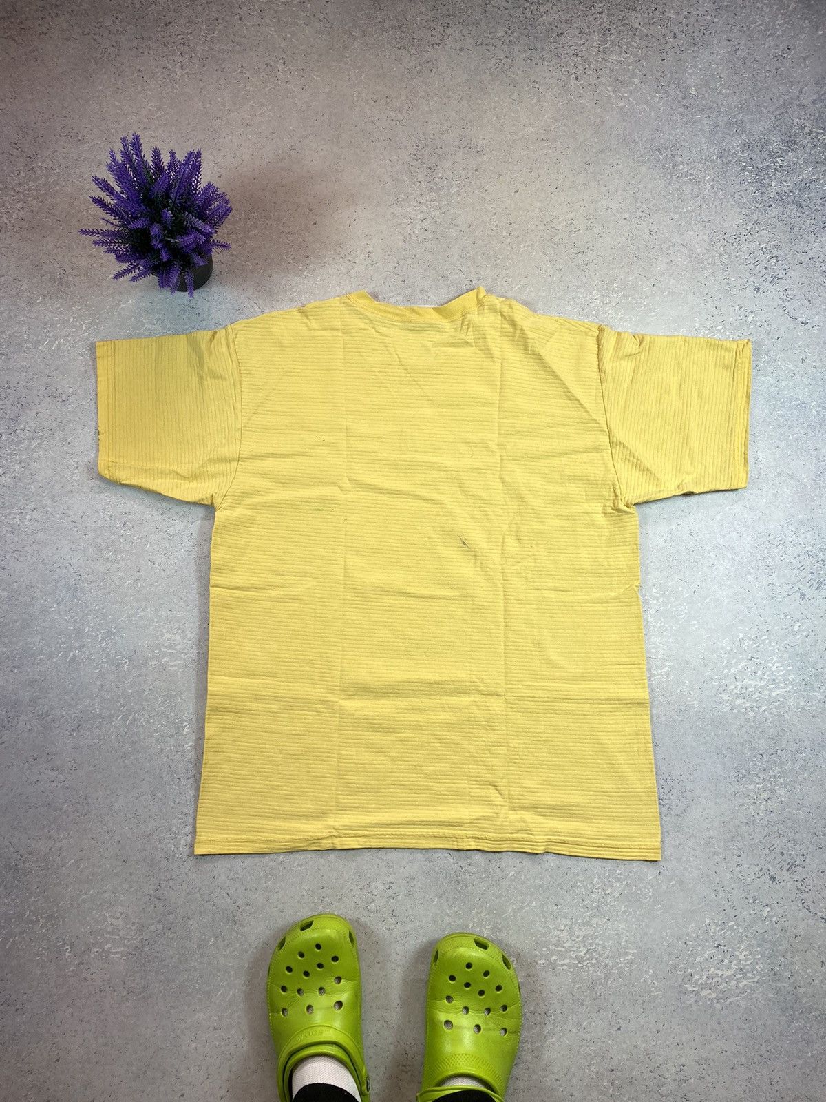 Nike × Vintage Vintage Nike Men’s Yellow T-shirt With Big Centre Logo Size US XL / EU 56 / 4 - 5 Thumbnail