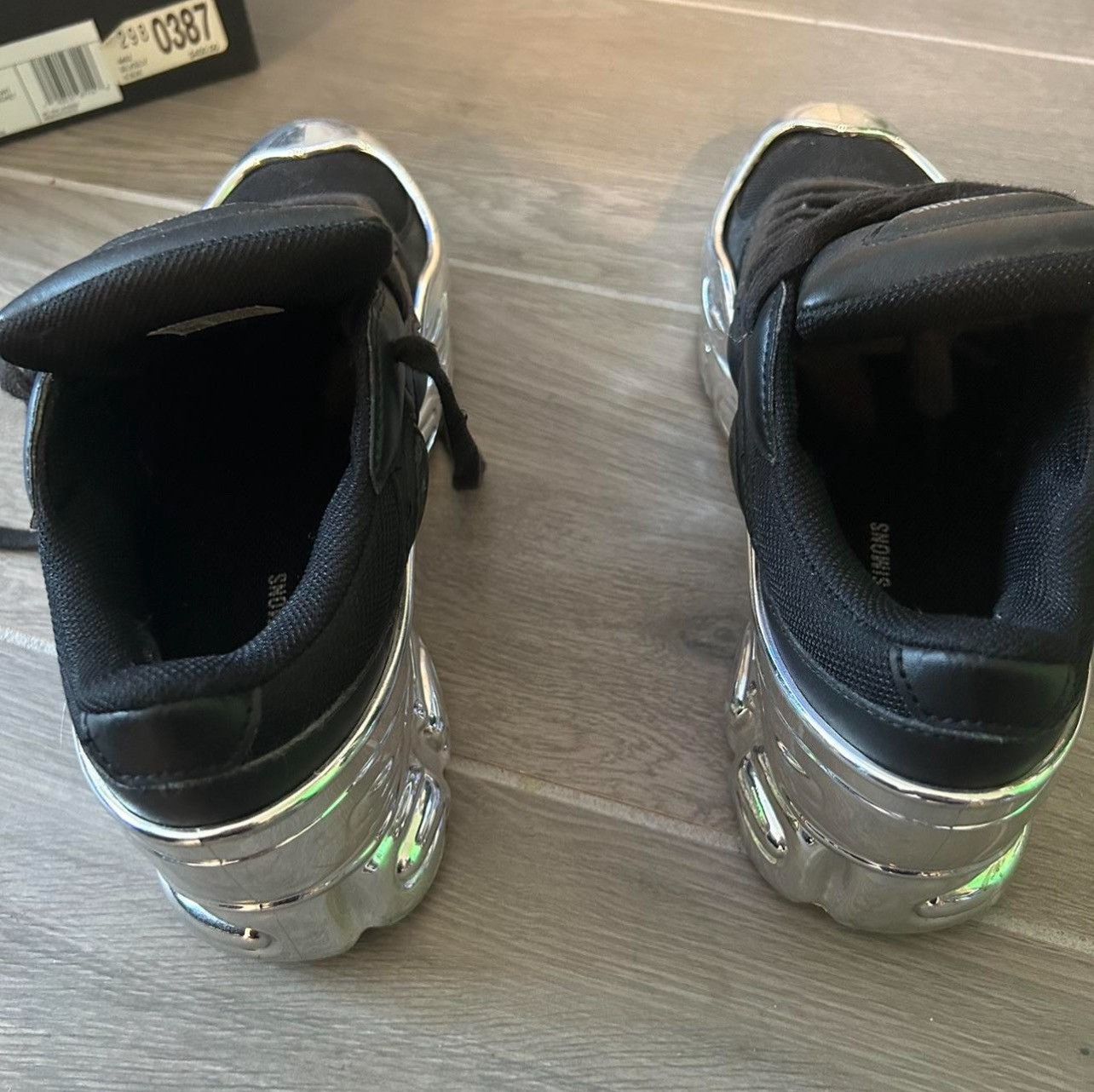 Raf Simons raf simons ozweego chrome Size US 7 / EU 40 - 2 Thumbnail