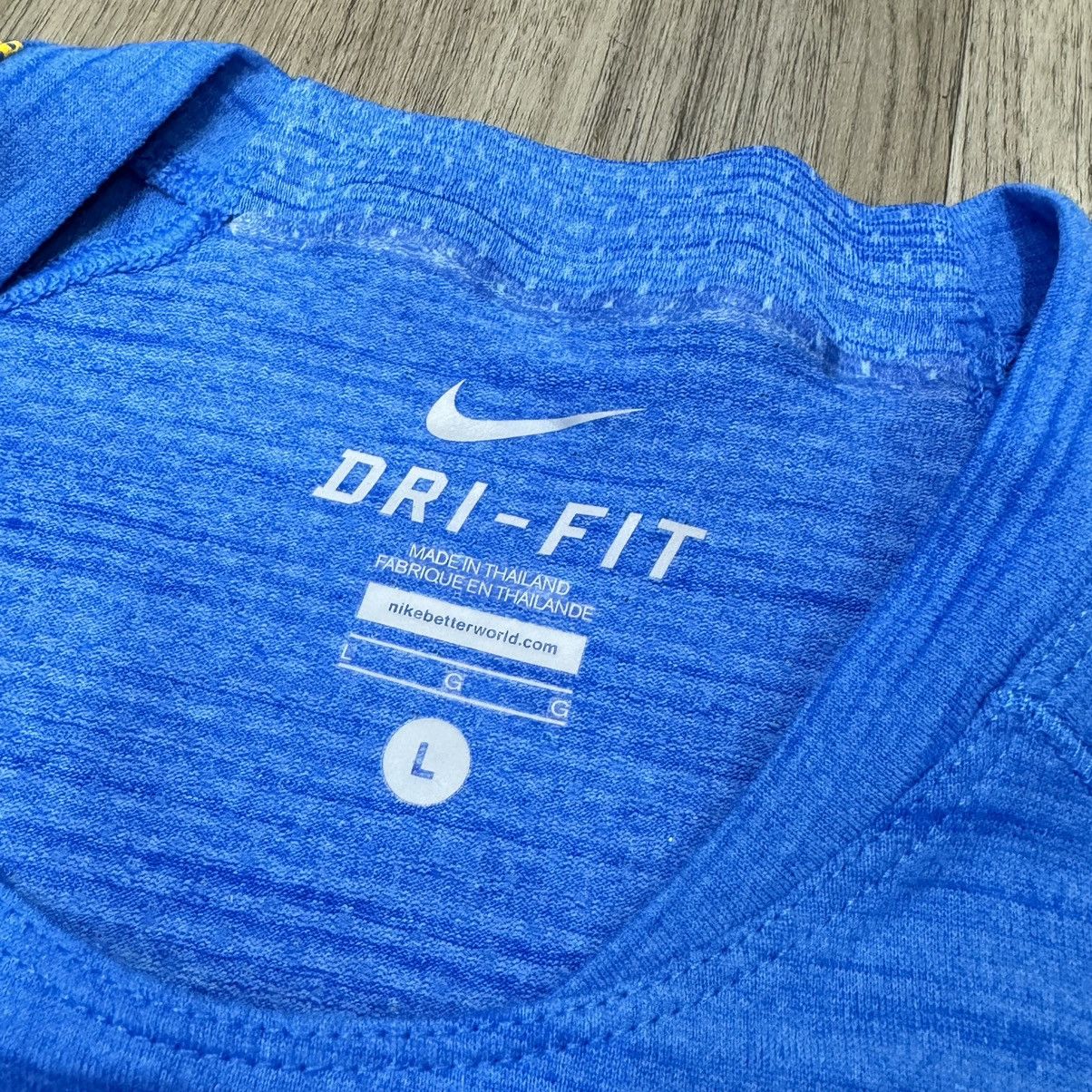 Nike Barcelona 15/16 training shirt (bnwt) Size US L / EU 52-54 / 3 - 5 Thumbnail