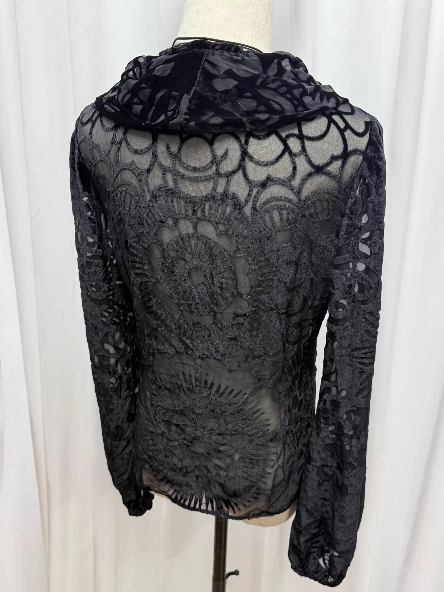 Vivienne Tam Vivienne Tam Black Long-Sleeve Lace Top 4 Size S / US 4 / IT 40 - 8 Thumbnail