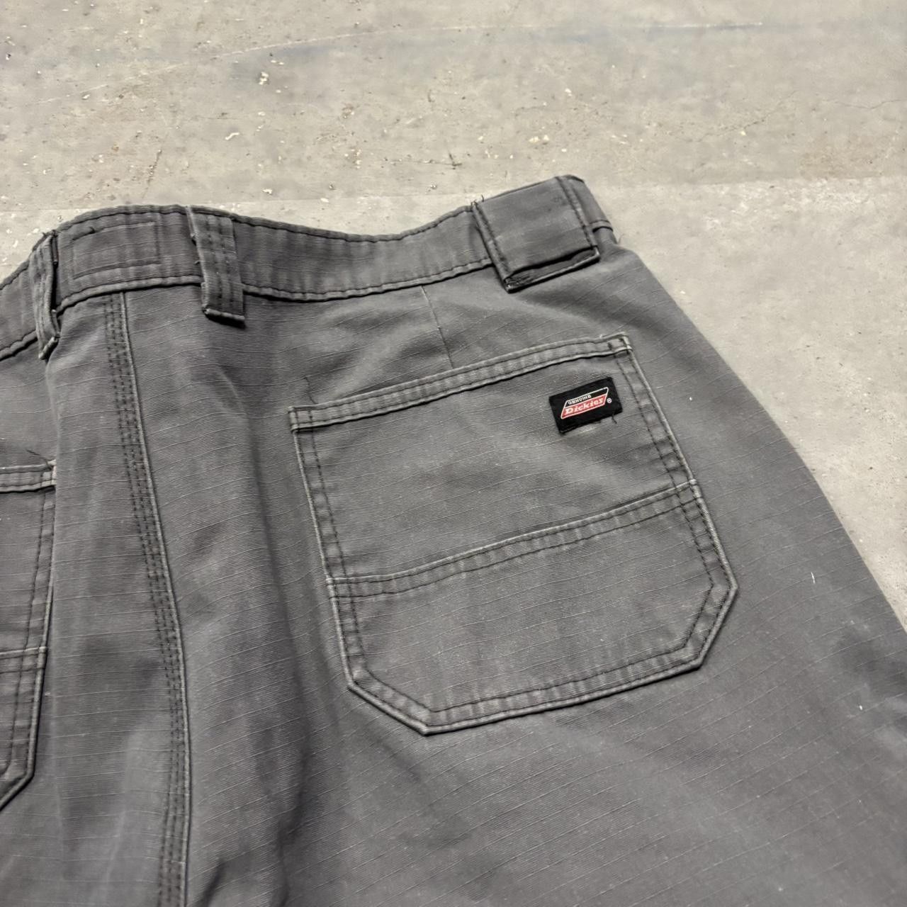 Dickies × Vintage Crazy Vintage Y2K/2000s Baggy Grey Dickies Workwear Skater Style Cargo Shorts! Size US 36 / EU 52 - 6 Thumbnail