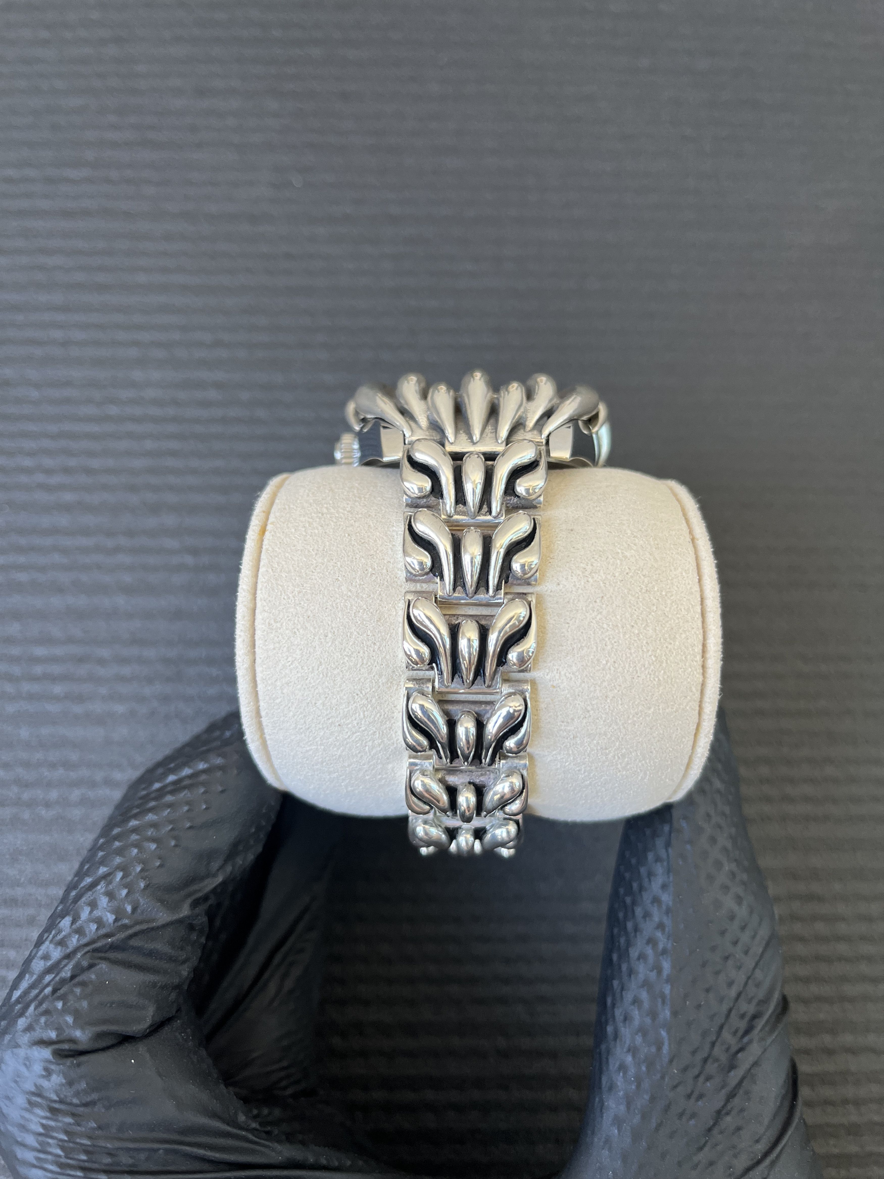 Alabaster Industries Alabaster Industries Golden Web Spider Stainless Steel Watch Size 40 - 5 Thumbnail