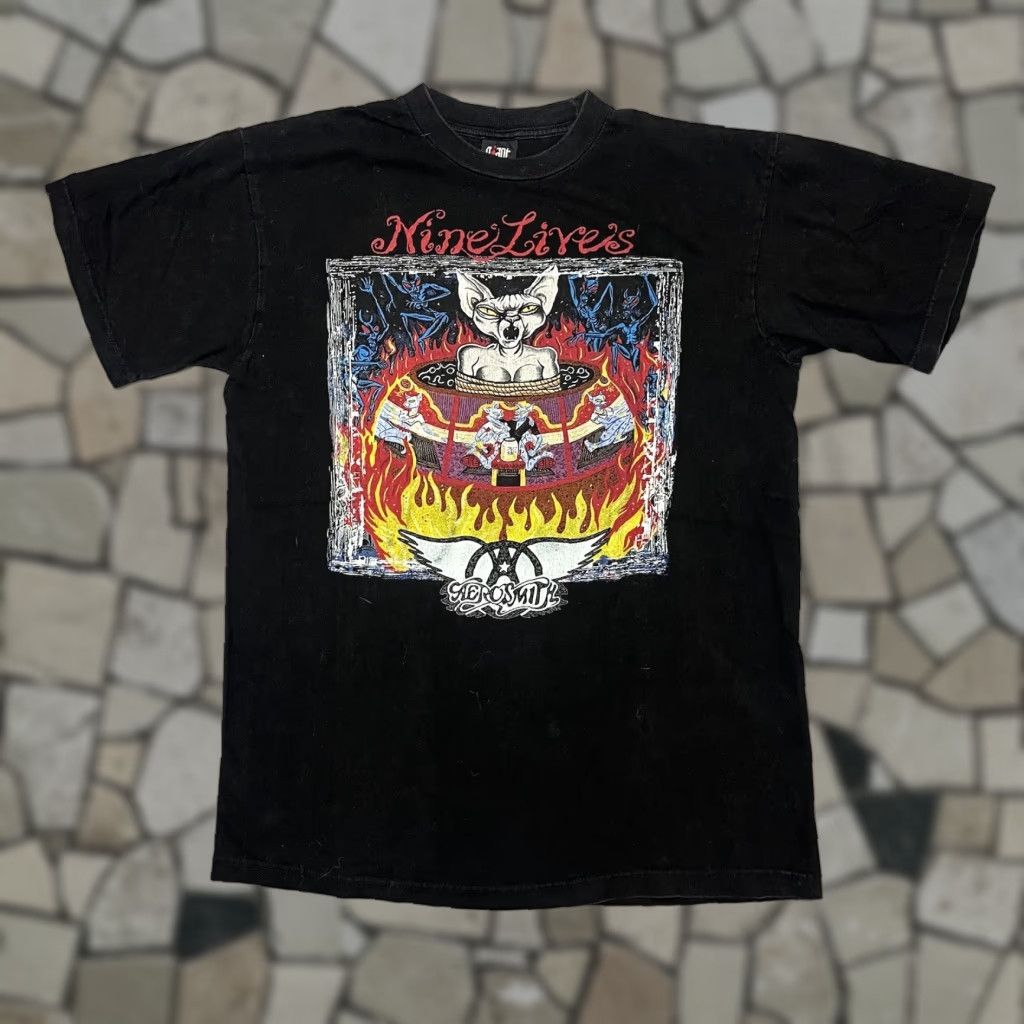 VINTAGE Aerosmith T-Shirt Giant Nine Lives Concert Tour Short Sleeve Black L Men/Women? (Note: genders not specified in original)