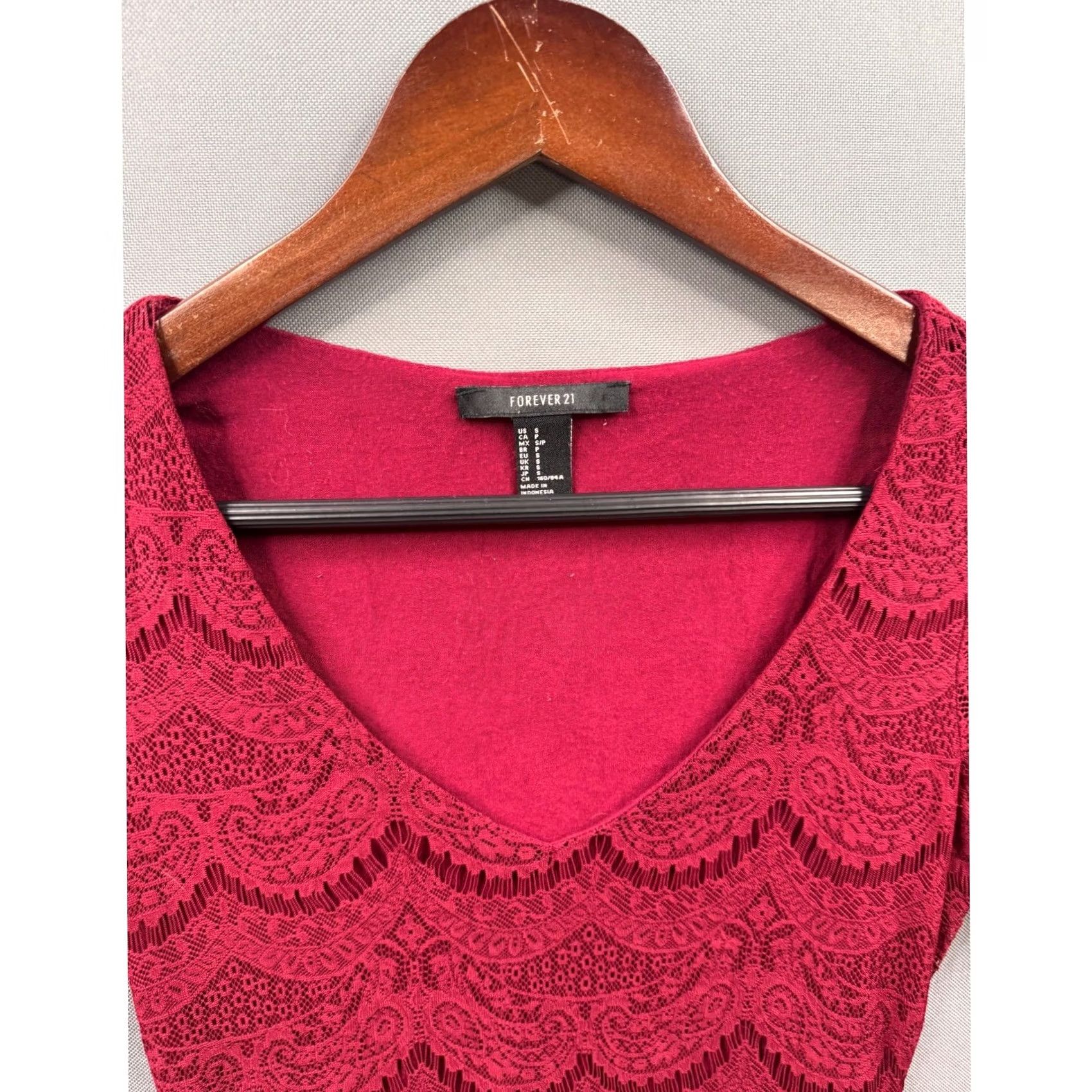 Forever 21 Forever 21 Red Lace Long Sleeve V-Neck Scalloped Bodycon Mini Dress Womens Small Size S / US 4 / IT 40 - 2 Thumbnail