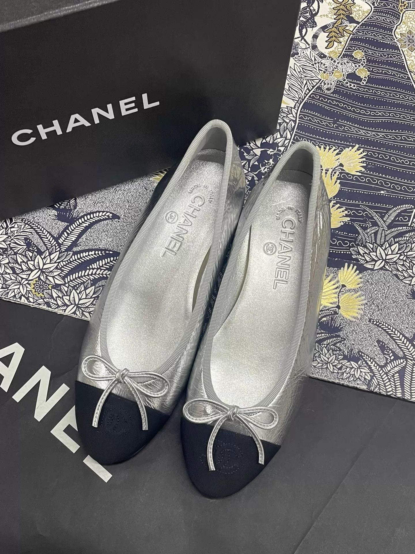 Chanel Chanel 25S Silver Lambskin Ballet Flats Classic Bow New Size US 6.5 / IT 36.5 - 1 Thumbnail