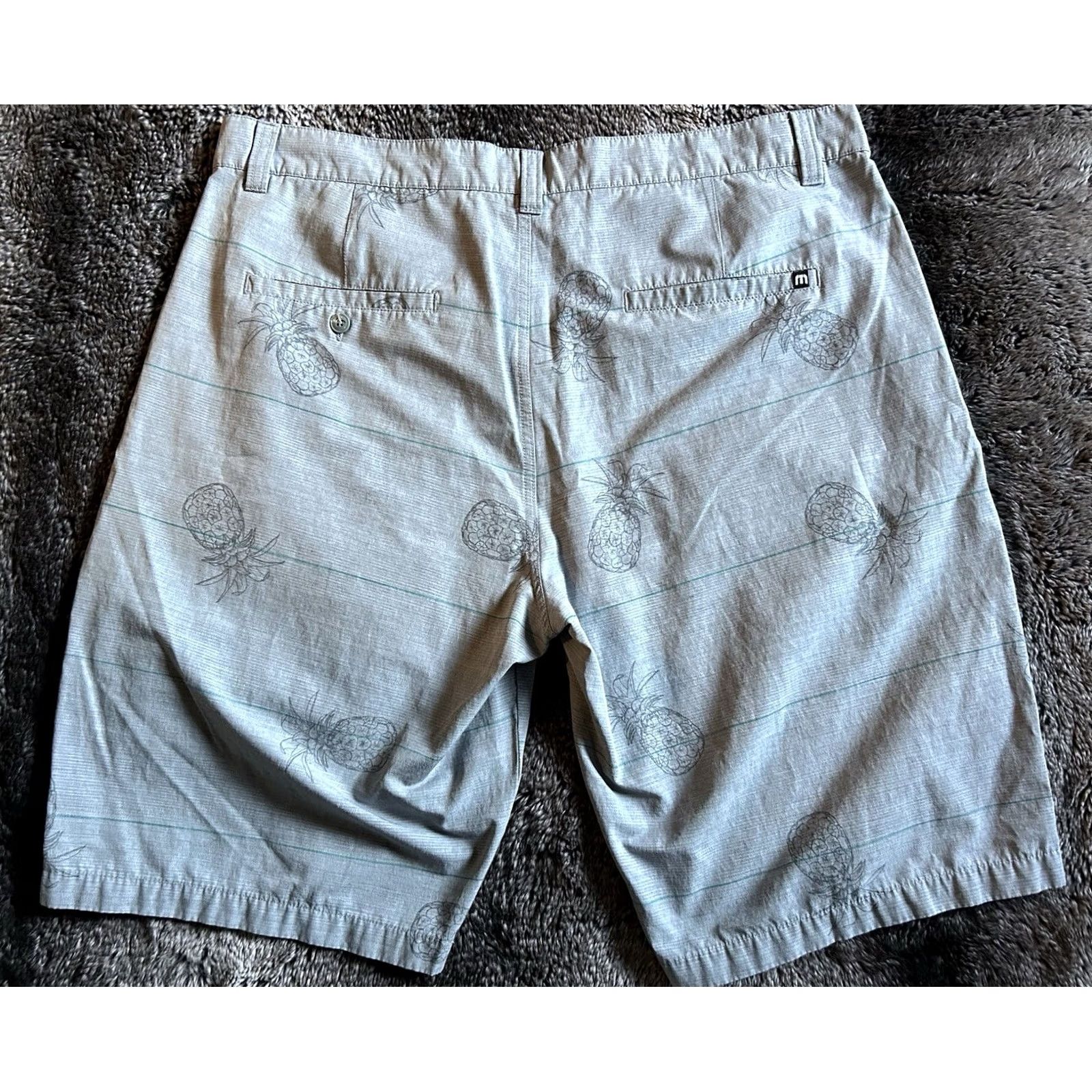 TravisMathew Travis Mathew Golf Cohen Shorts Pineapple Print Gray 38 Mens Shirt? Size US 38 / EU 54 - 2 Thumbnail