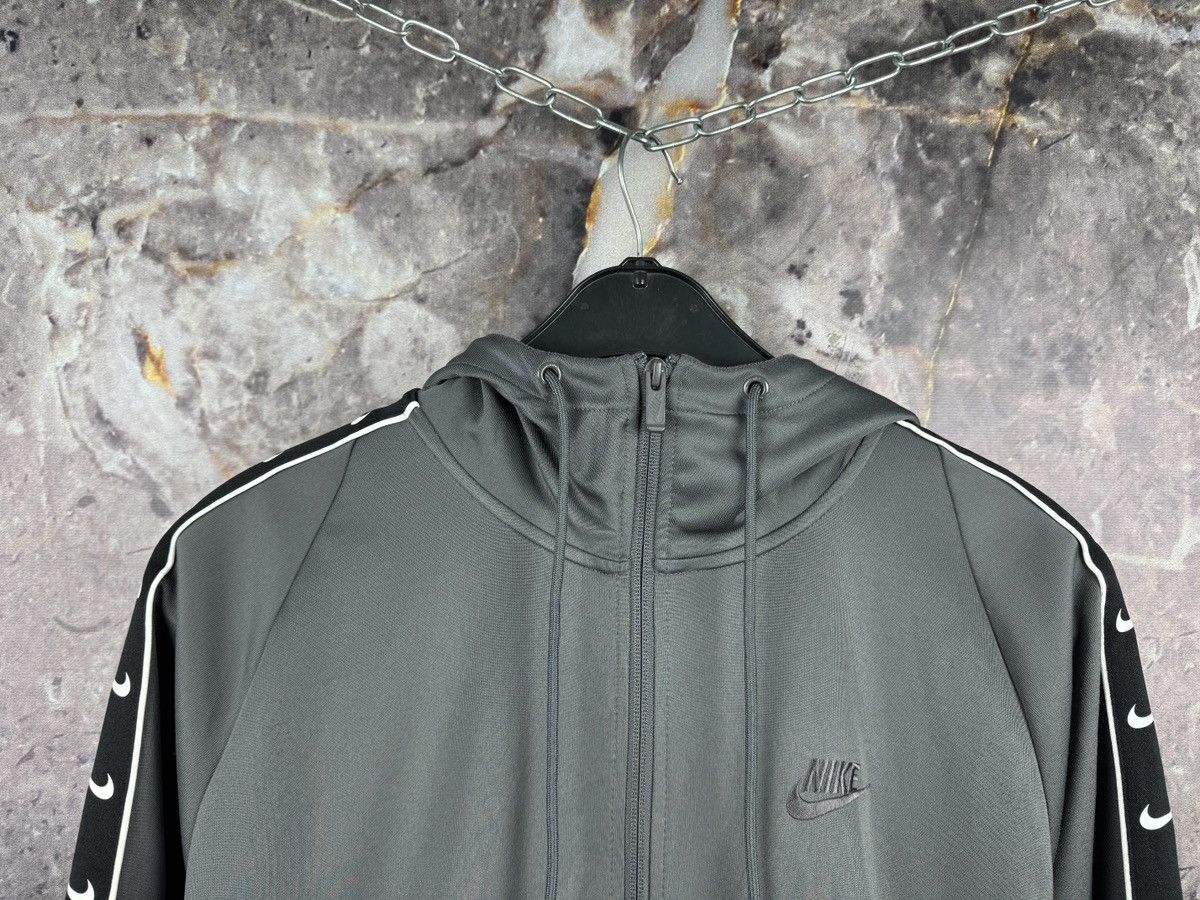 Nike Nike Repeat Swoosh Full Zip Hoodie Grey Black Track Jacket Size US M / EU 48-50 / 2 - 2 Thumbnail