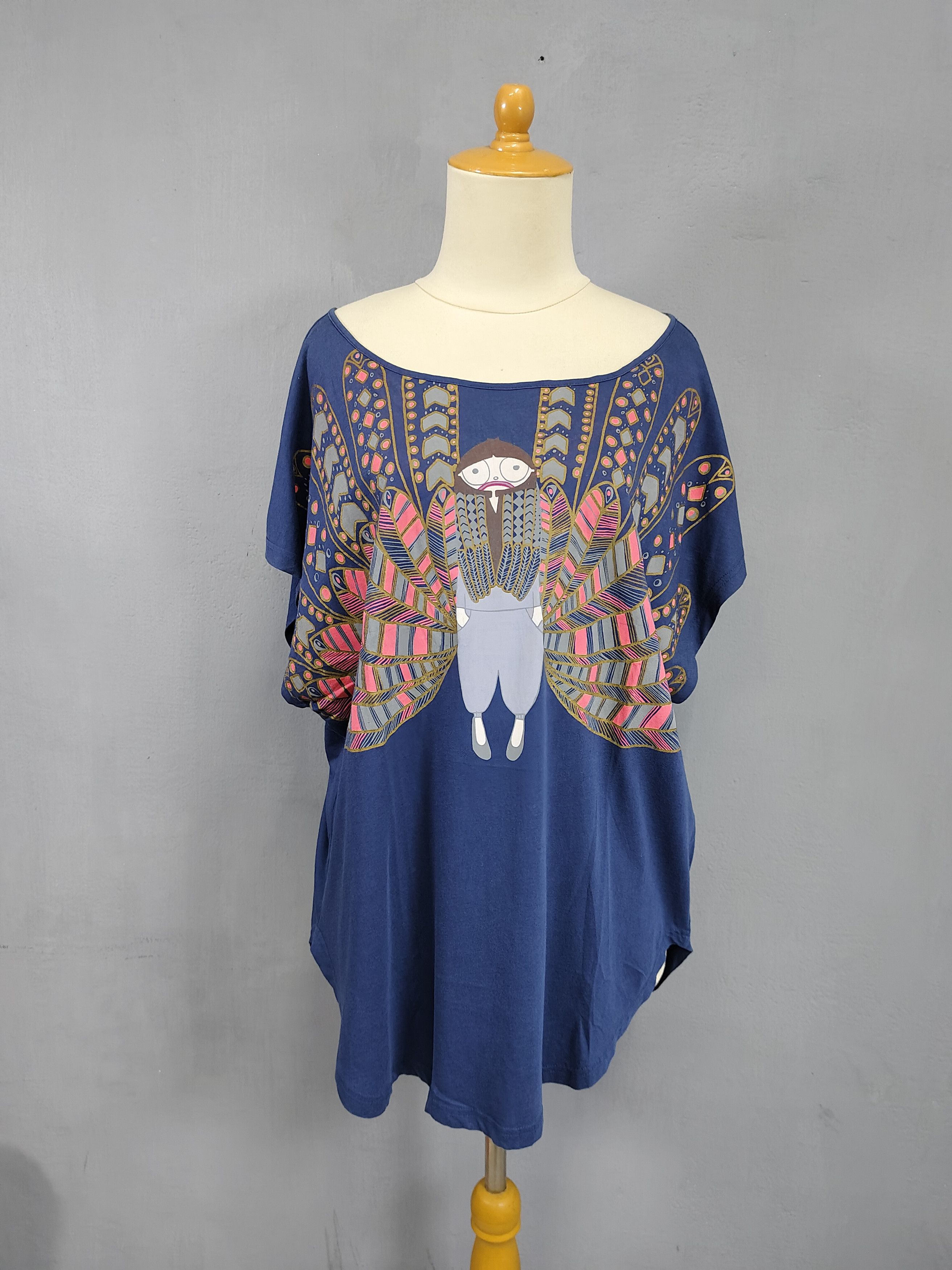 Marc by Marc Jacobs Marc Jacobs- Tribal Folk Surreal Character Wing Graphic Top Size M / US 6-8 / IT 42-44 - 4 Thumbnail