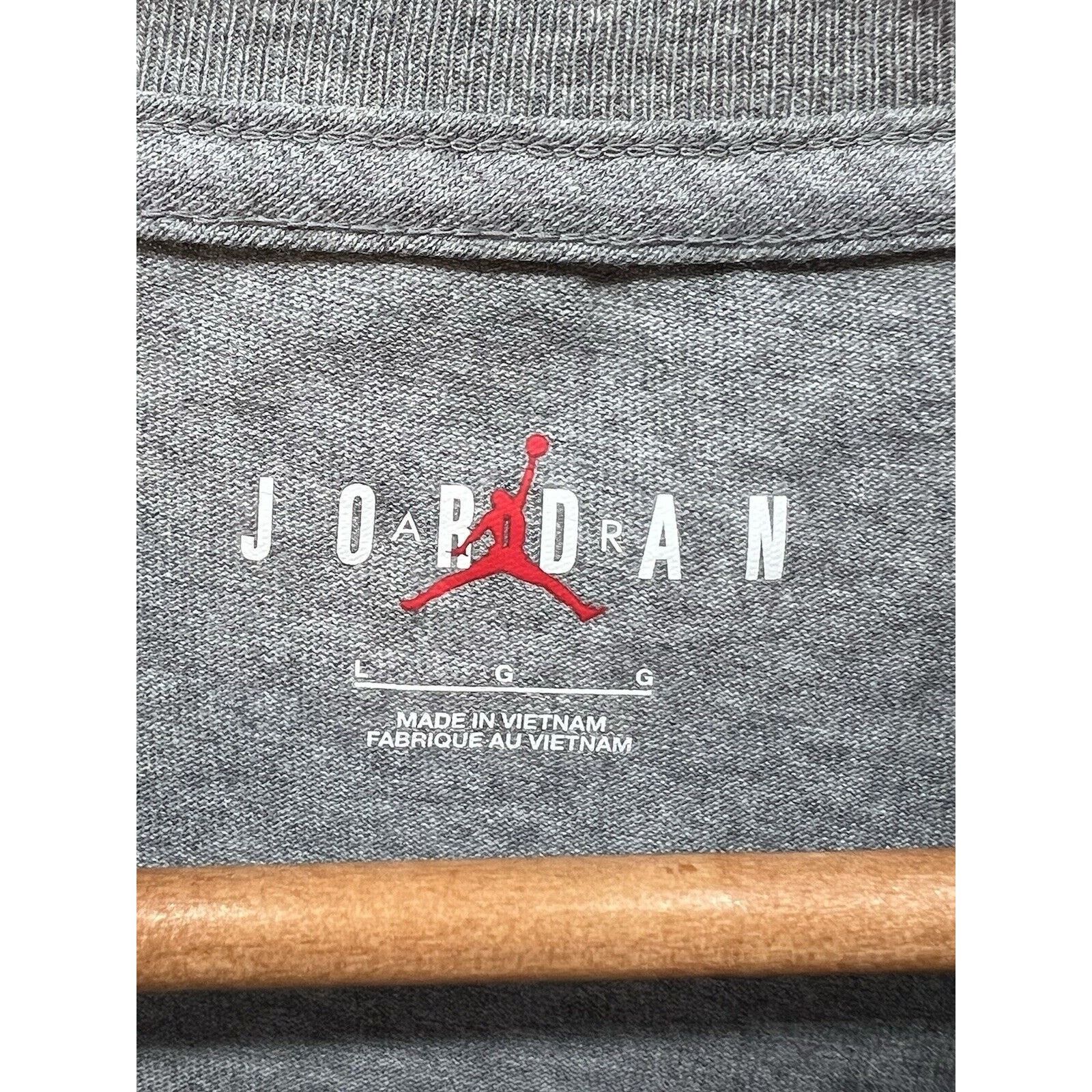 Jordan Brand Jordan 1 Chicago Sneaker Patch Gray Men’s T-Shirt FN5982-091 Size US L / EU 52-54 / 3 - 3 Thumbnail