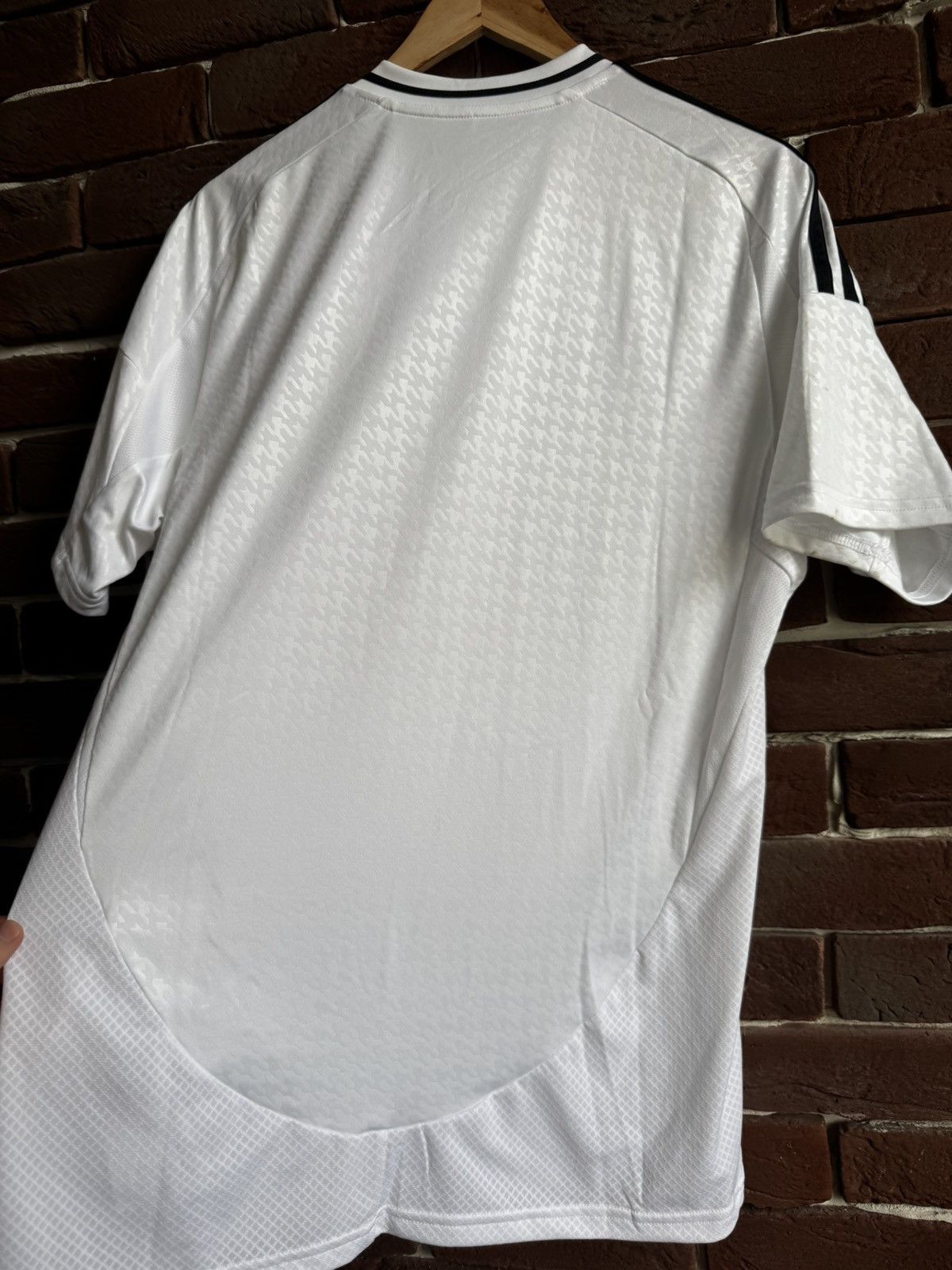 Other Adidas Real Madrid Football Jersey M Hype Soccer Grail Size US M / EU 48-50 / 2 - 12 Thumbnail
