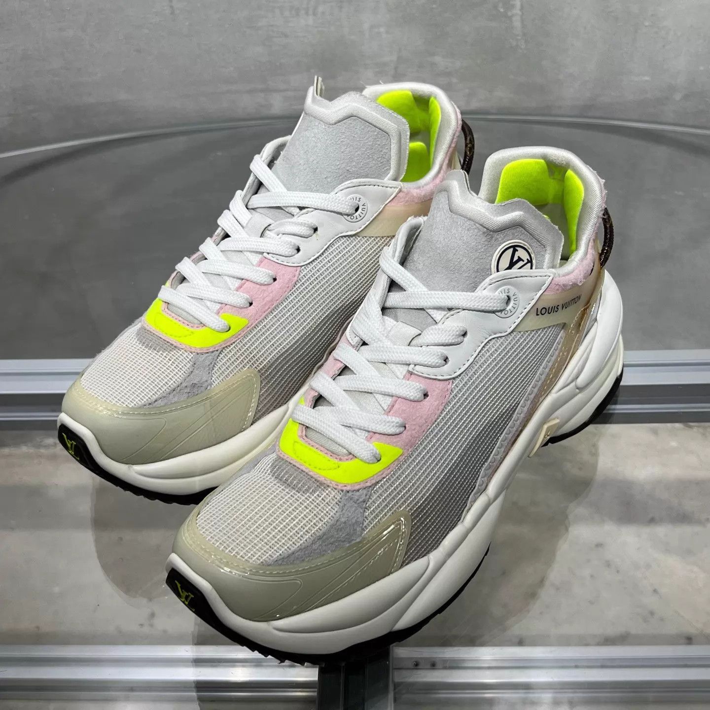 Louis Vuitton LV Run 55 White Green Sneakers UK3 37 YH25839 Size US 6.5 / IT 36.5 - 2 Thumbnail