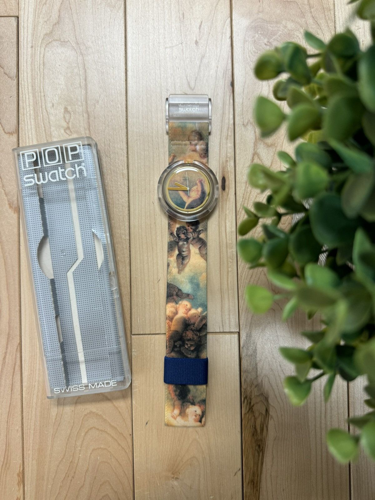 Vivienne Westwood SS1991 Vivienne Westwood ‘Swarm Of Cupids’ Swatch. Size ONE SIZE - 3 Thumbnail