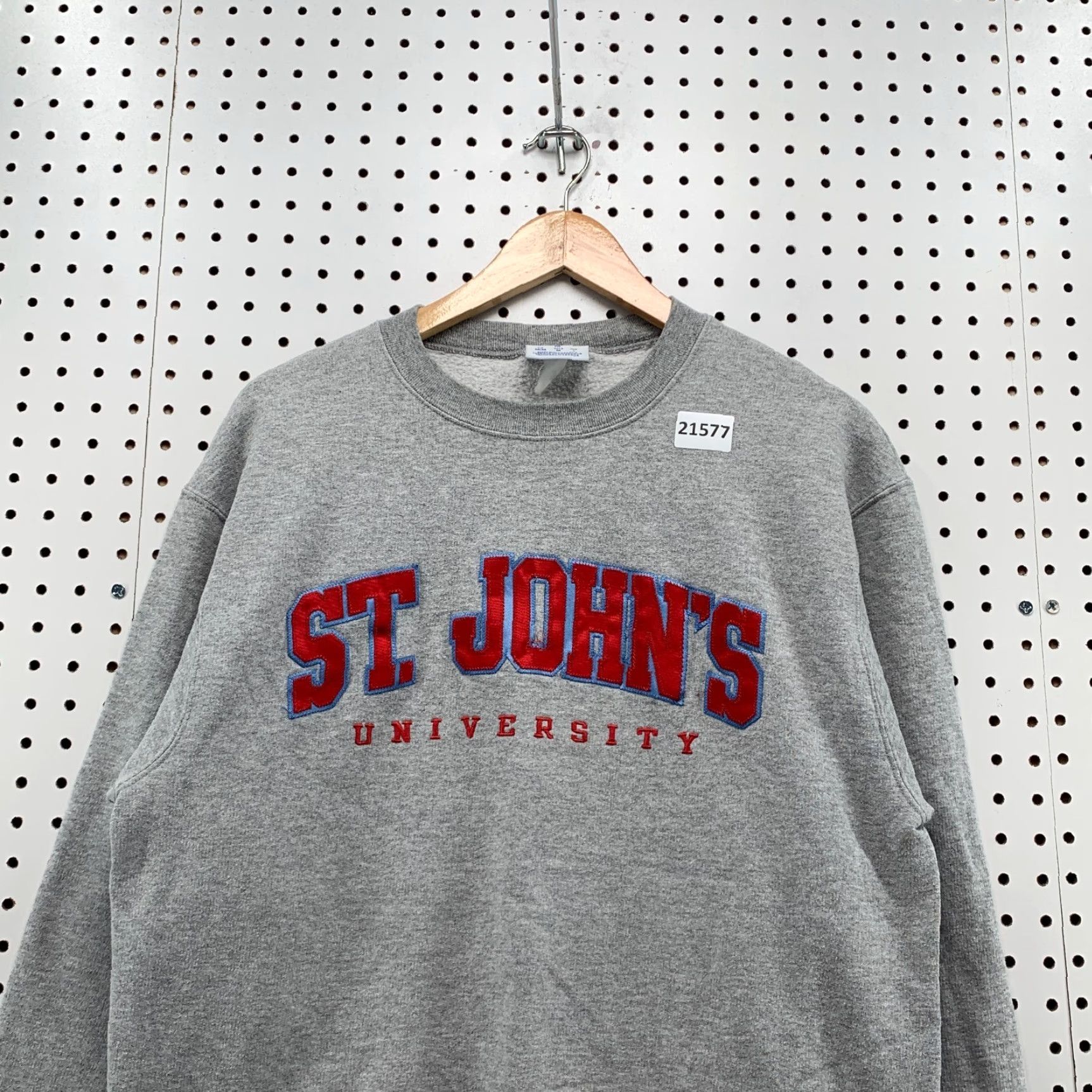 Champion VINTAGE St John University Sweatshirt Mens Medium Gray Champion Crewneck Fleece Embroidered University Mens Size US M / EU 48-50 / 2 - 6 Thumbnail