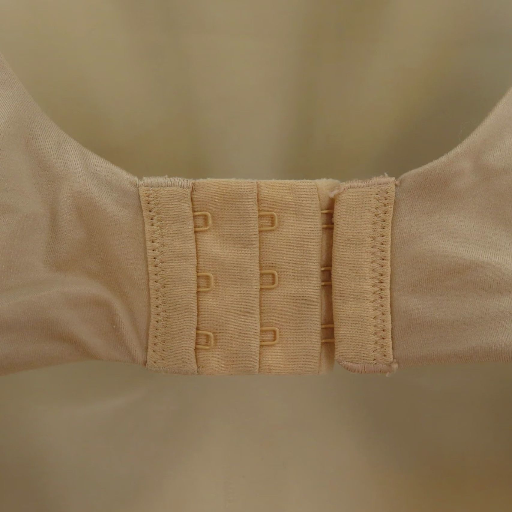 Vintage Maidenform Bra 38C Comfort Devotion Beige Underwire Padded T-Shirt Style 09436 Womens Size ONE SIZE - 6 Thumbnail