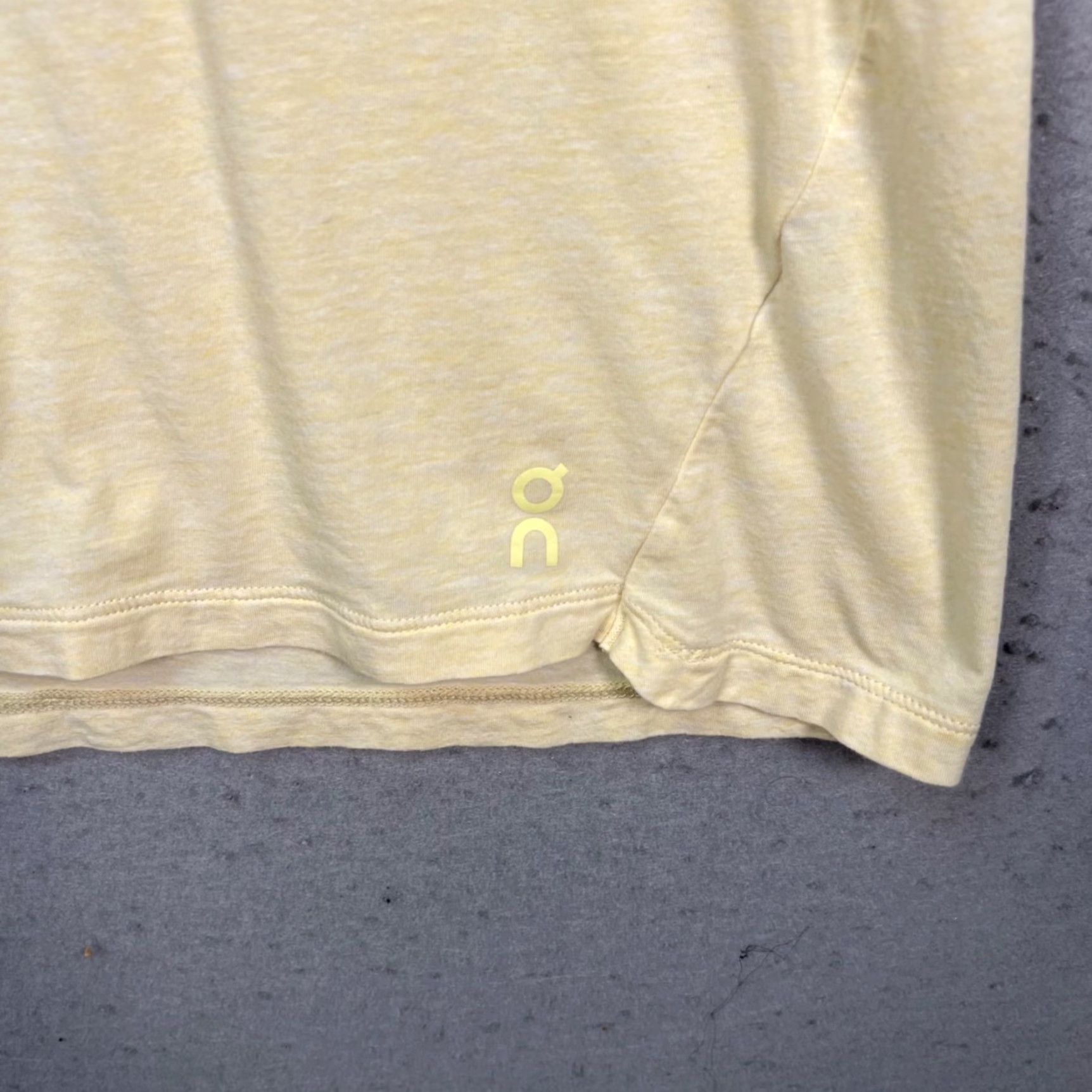 Vintage ON Running Mens Yellow T-Shirt Size Large Lightweight & Breathable Athletic Shirt Short Sleeve Crew Neck Activewear Cotton Polyester Logo Size US XL / EU 56 / 4 - 4 Thumbnail