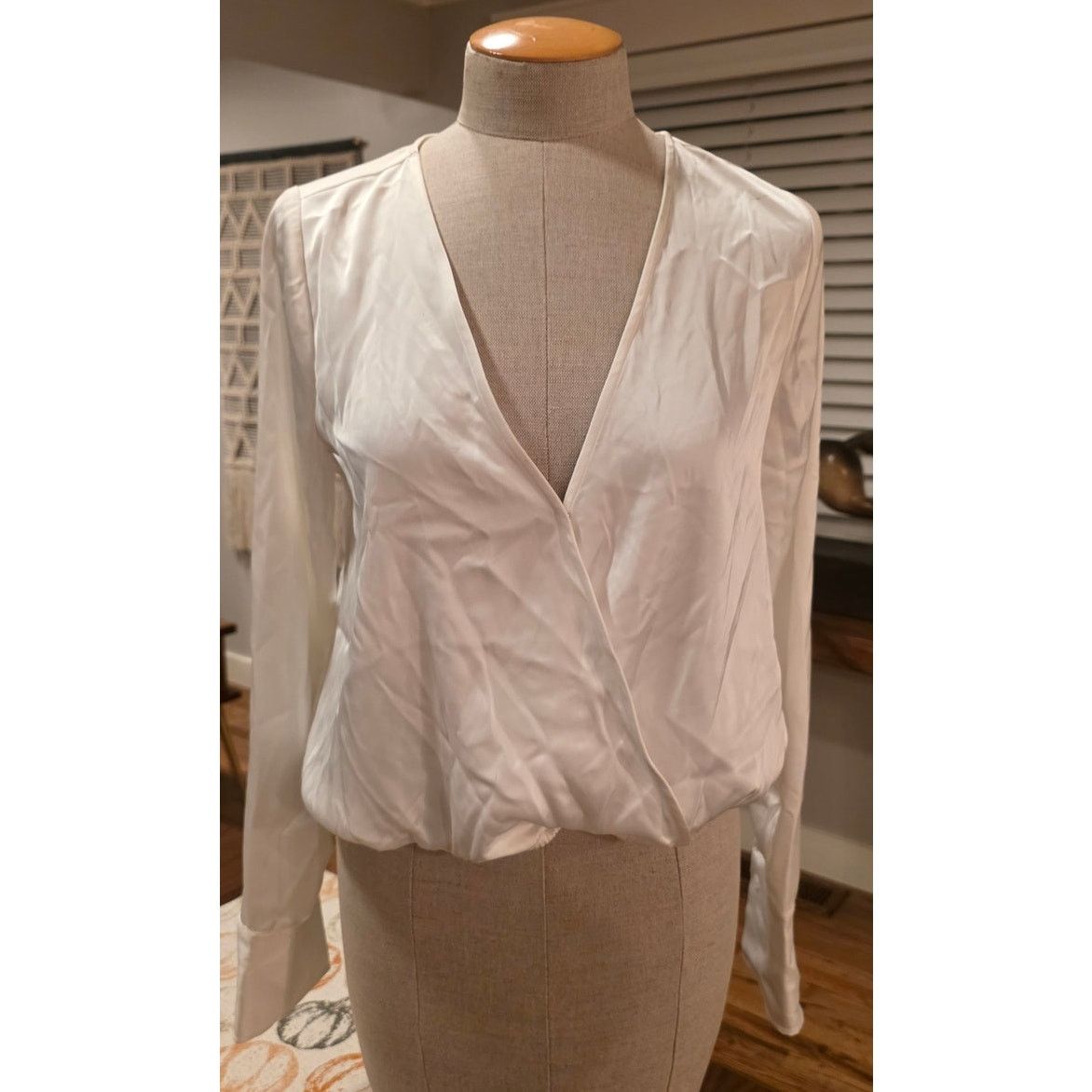 Good American Good American Long Sleeve Satin Faux Wrap NWOT Size S Size S / US 4 / IT 40 - 3 Thumbnail