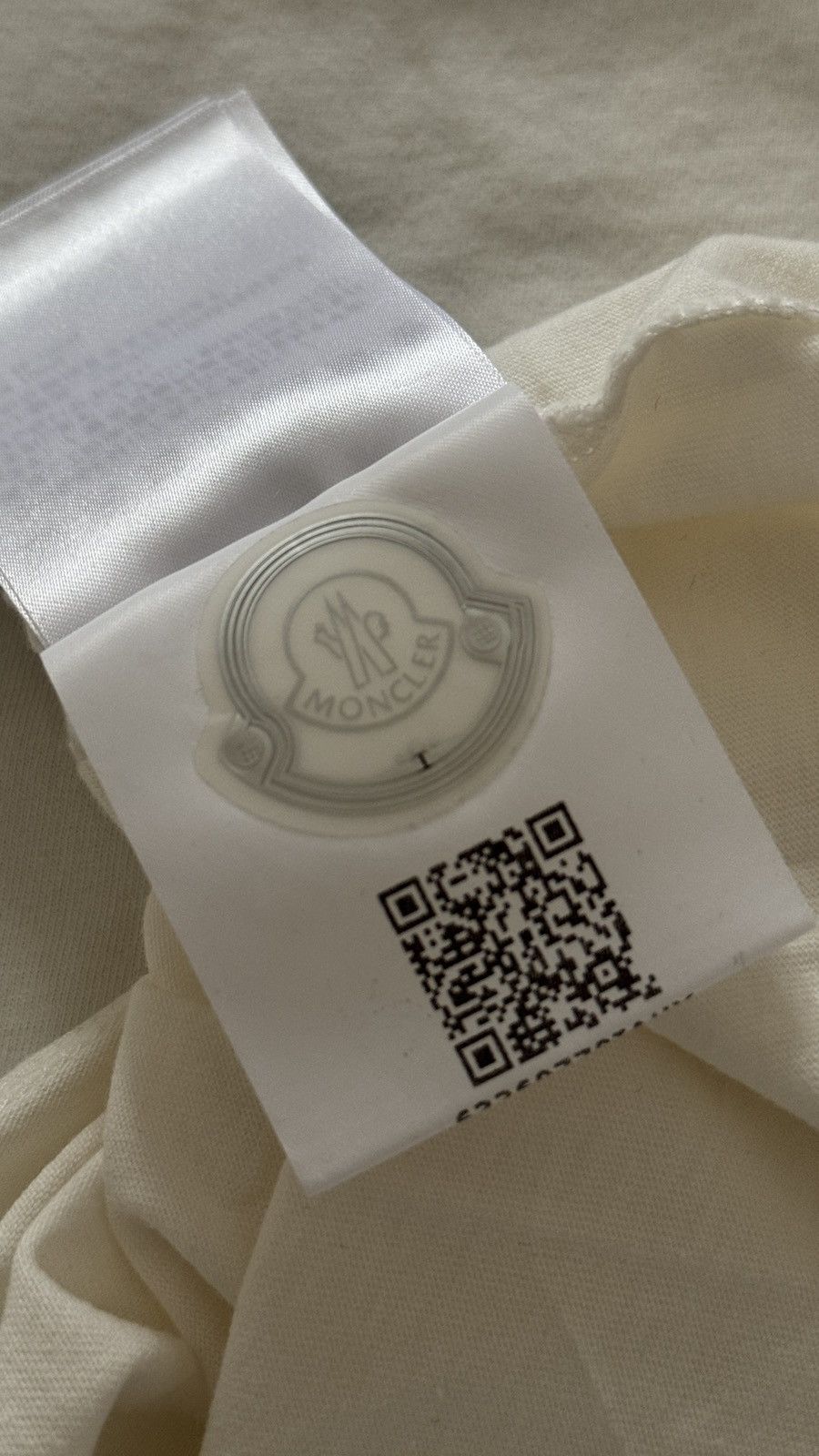 Moncler Moncler Rubber Logo Patch T-Shirt Size US S / EU 44-46 / 1 - 15 Thumbnail