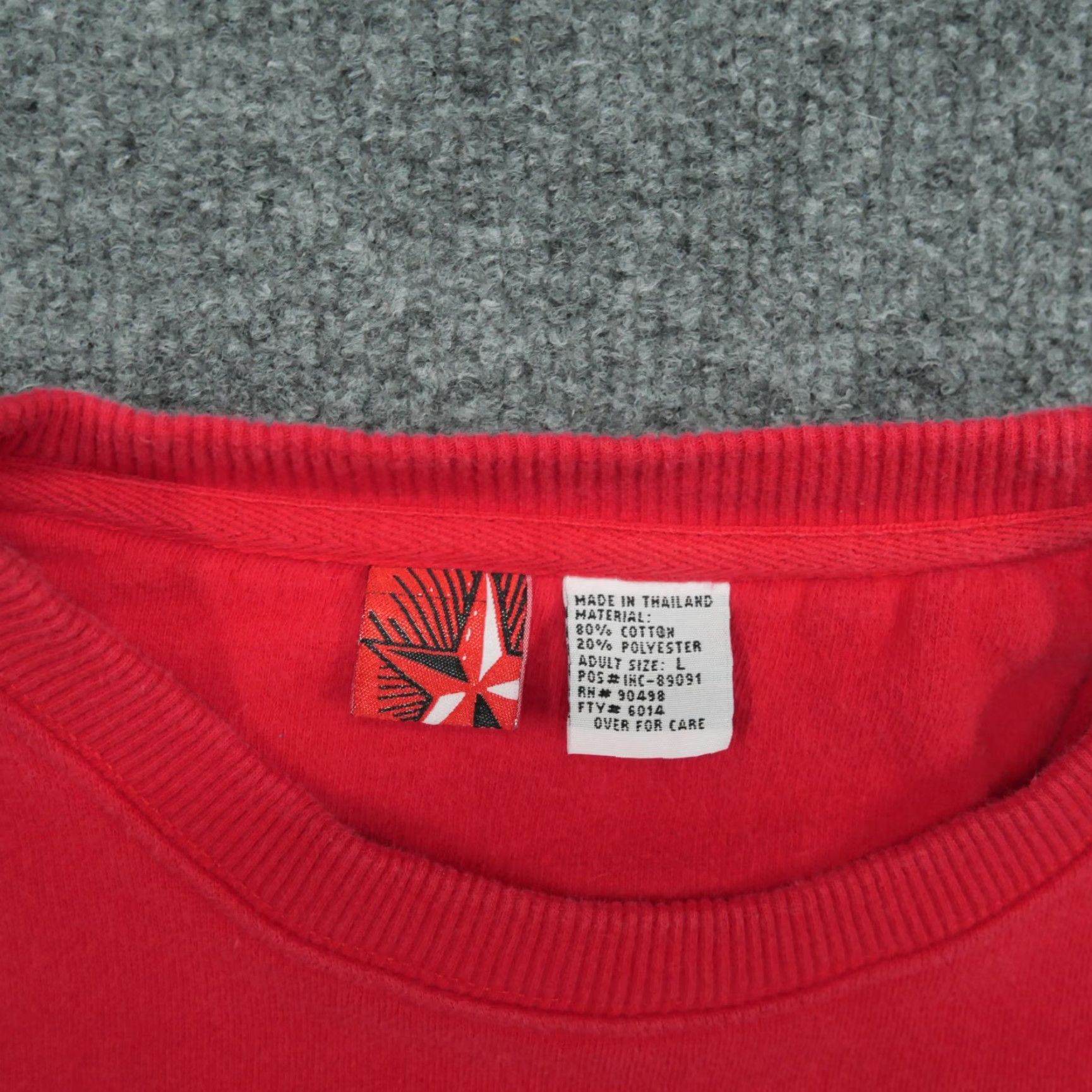 Marlboro VINTAGE Marlboro Sweatshirt Mens Pullover Crew Neck Adult Large Red 90s Winter Logo Fiber: Cotton, Polyester Size US L / EU 52-54 / 3 - 2 Thumbnail