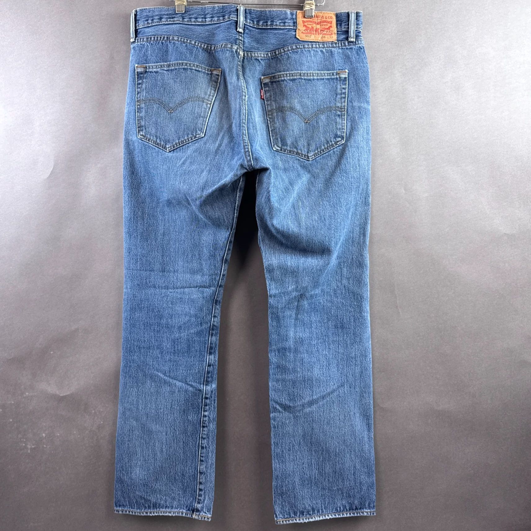 Levi's VINTAGE Levis 501 Jeans Mens 36x32 Blue Denim Pants Straight Button Fly Faded Work Chore Jeans Size US 36 / EU 52 - 3 Thumbnail