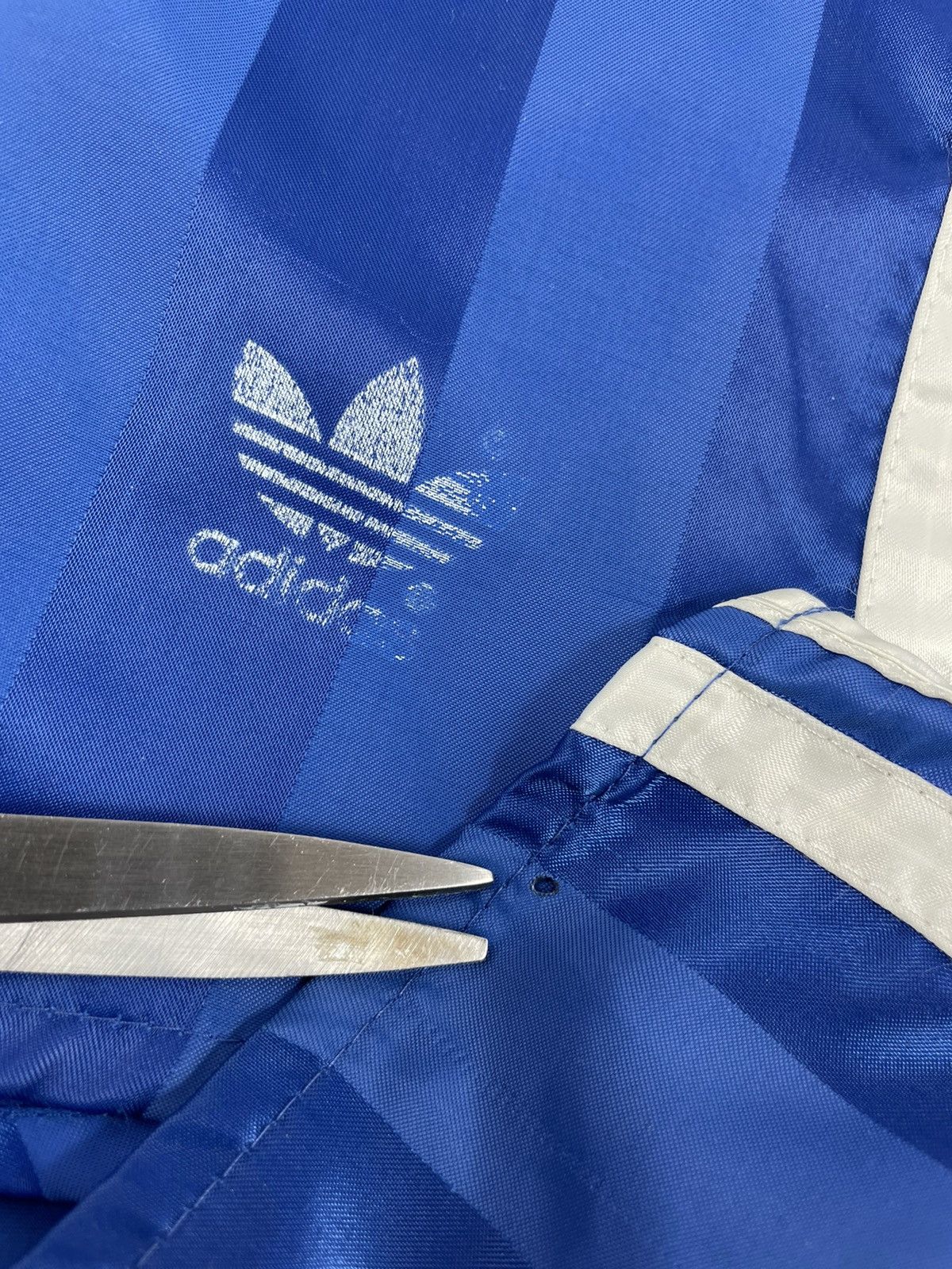 Adidas 70 ADIDAS West Germany 3-Stripes Nylon Sprinter Glanz Shorts Size US 32 / EU 48 - 11 Thumbnail