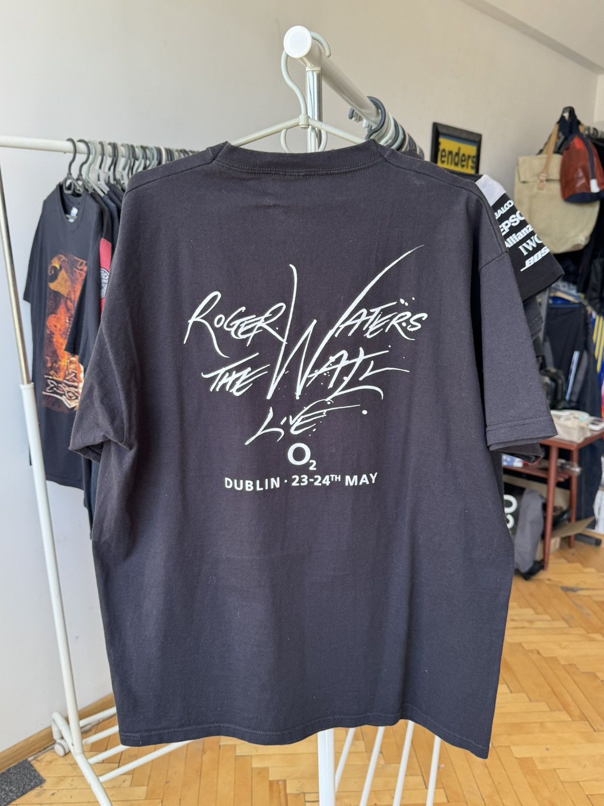 Pink Floyd Vintage Pink Floyd Roger Waters The Wall T-shirt Size US XL / EU 56 / 4 - 3 Thumbnail