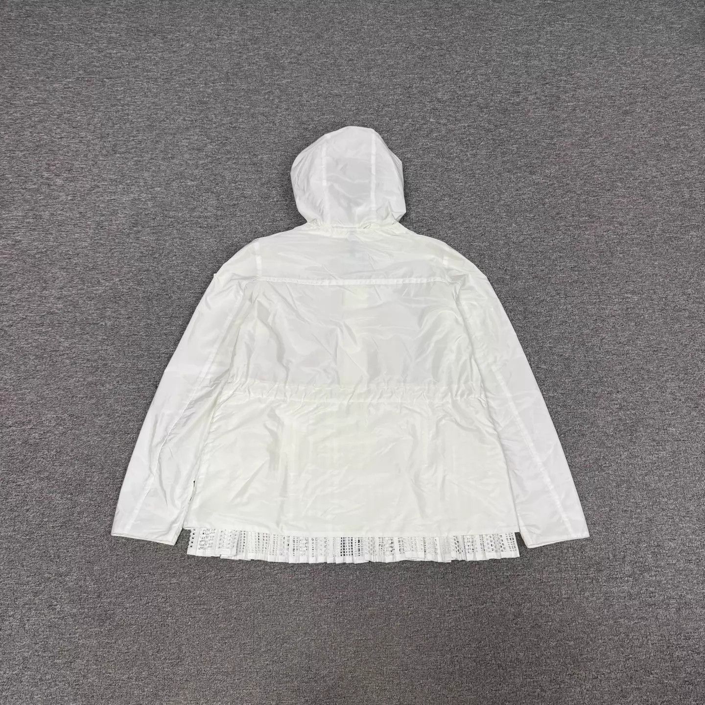 Moncler Moncler Cuff Logo White Shell Jacket Pleated Panel Size XS / US 0-2 / IT 36-38 - 2 Thumbnail