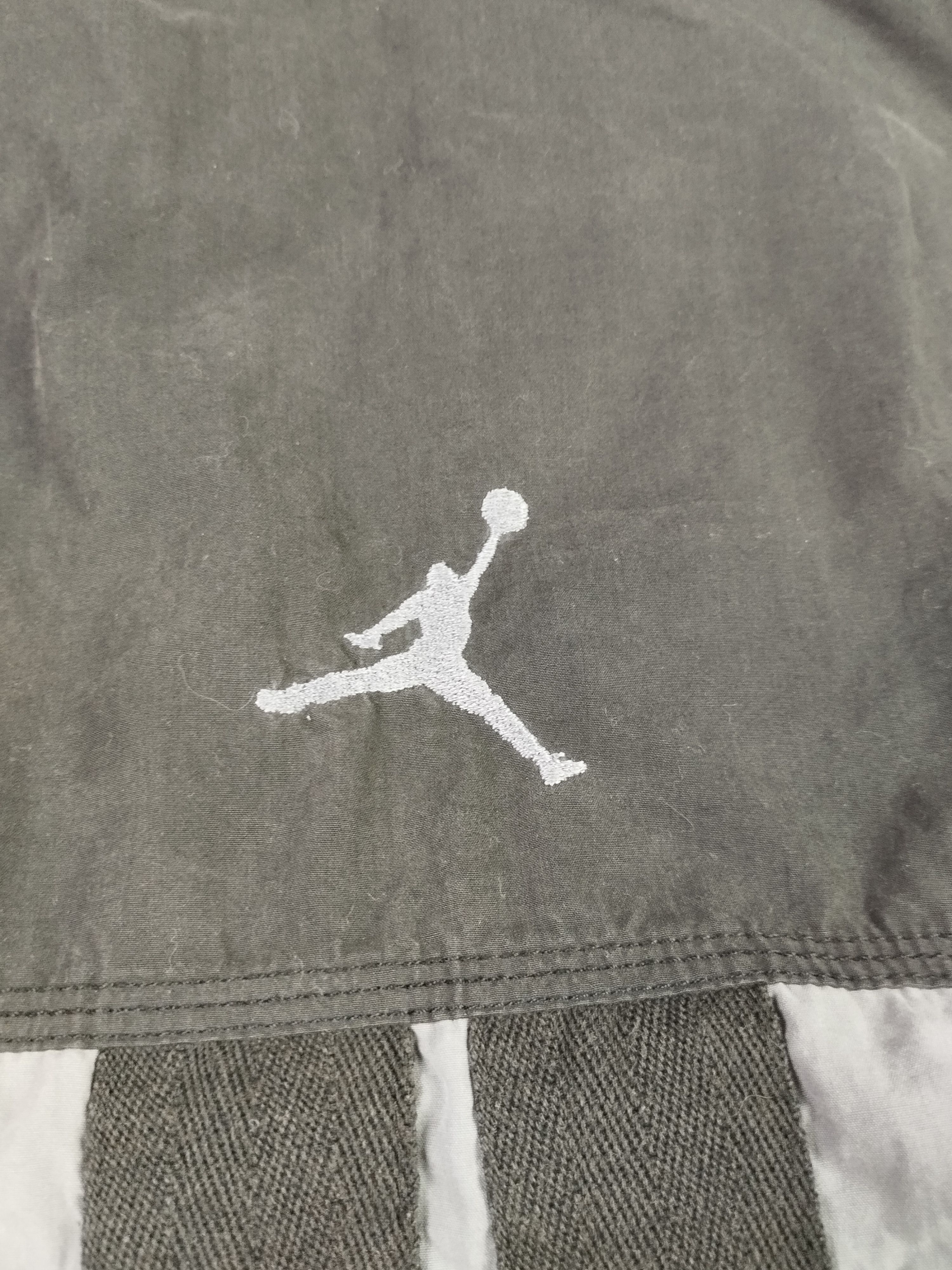 Jordan Brand × Nike × Vintage vintage nike jordan tack jacket black grey centerlogo Size US XL / EU 56 / 4 - 4 Thumbnail