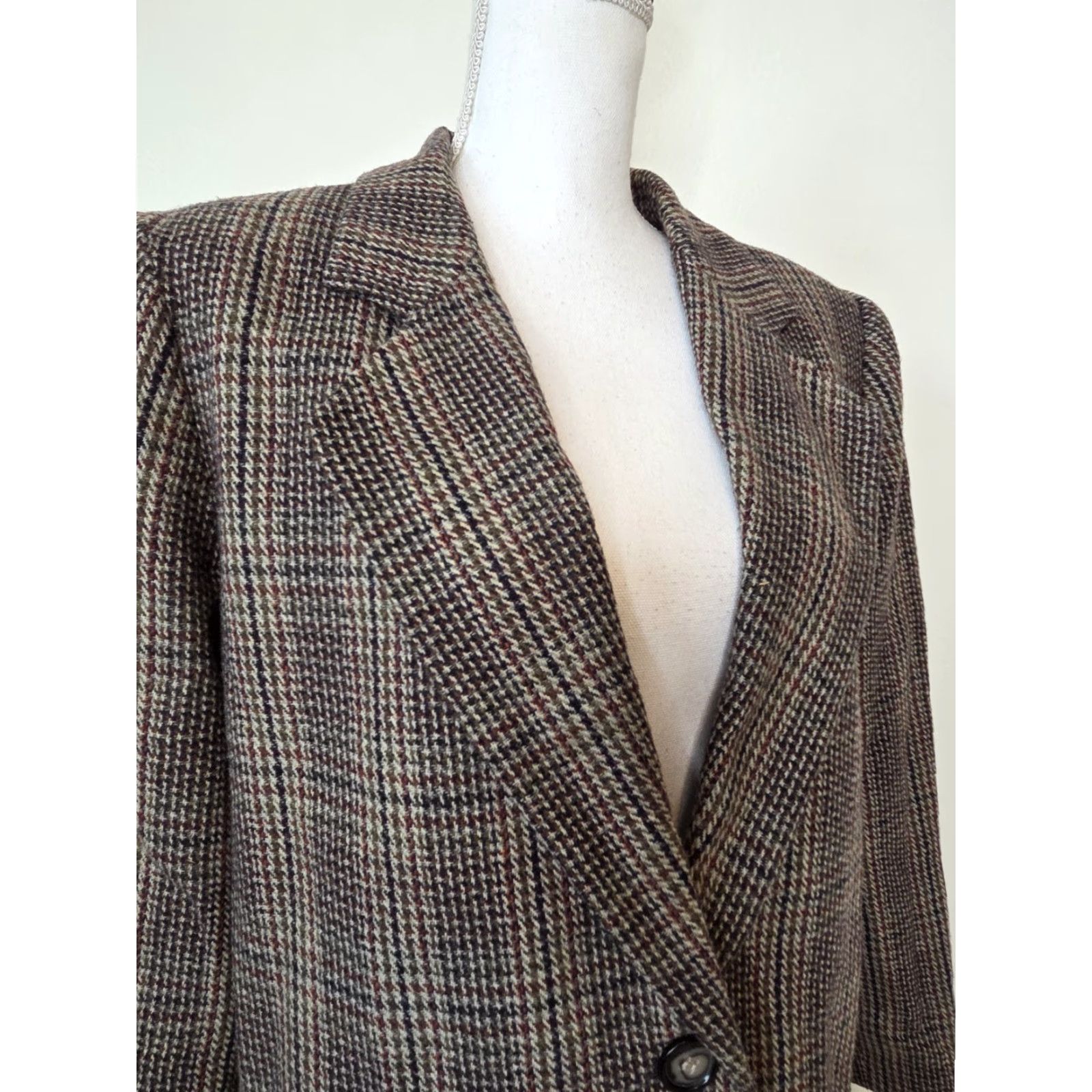 Vintage VINTAGE Wool Glen Plaid Blazer Brown Women’s 12 Medium Shoulder Pads Relaxed Fit Blazer Women Wool Blend Plaid 80s 90s Preppy Fall Winter Jacket Mens? Size XL / US 12-14 / IT 48-50 - 2 Thumbnail