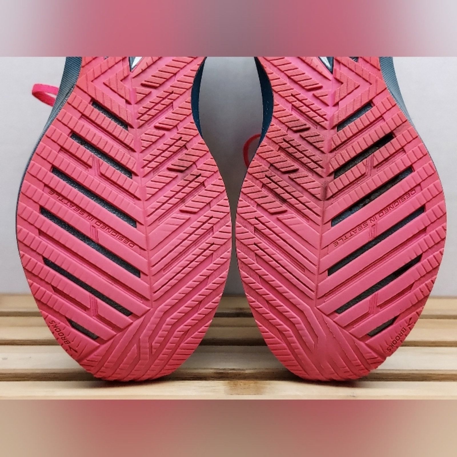 Brooks Brooks Womens Grey Levitate 5 Stealth Athletic Shoes Size 8 Size US 8 / IT 38 - 10 Thumbnail