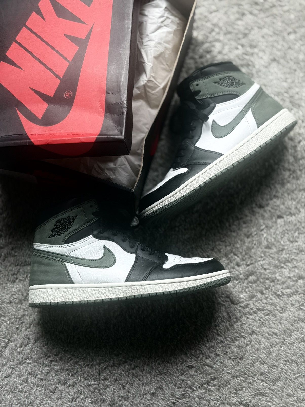 Nike Nike Air Jordan 1 Retro High OG ‘Clay Green’ | 555088 135 Size US 10.5 / EU 43-44 - 1 Thumbnail