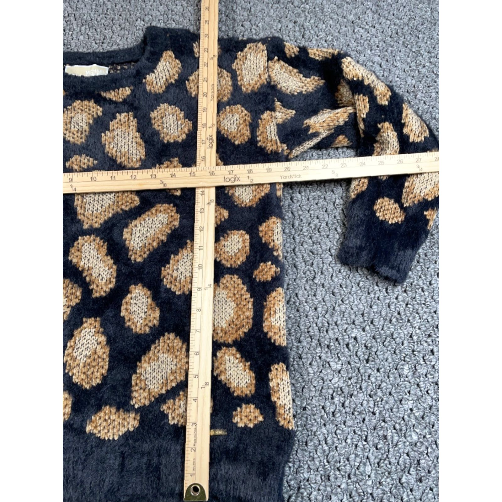 Michael Kors Michael Kors Plush Animal Pattern Sweater Women's Medium Black Jacquard Knit Size M / US 6-8 / IT 42-44 - 5 Thumbnail