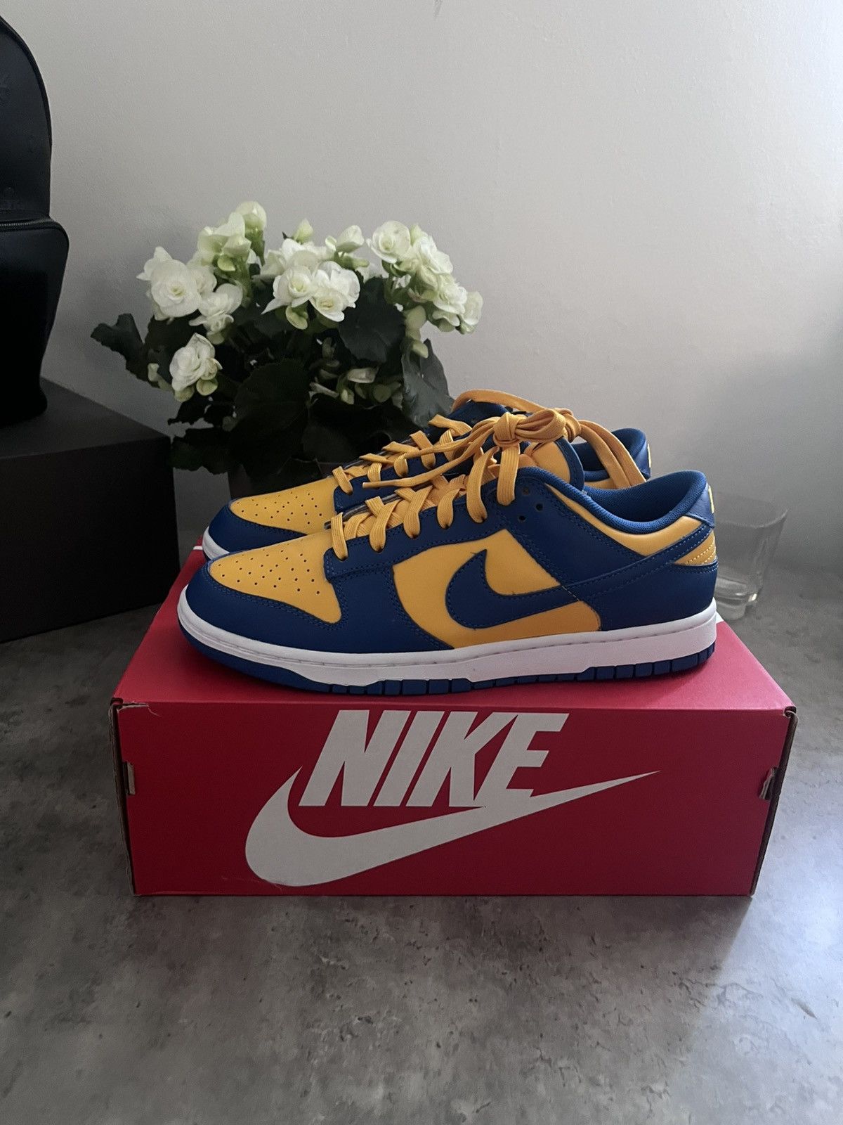 Nike Nike dunk ucla Size US 10 / EU 43 - 3 Thumbnail