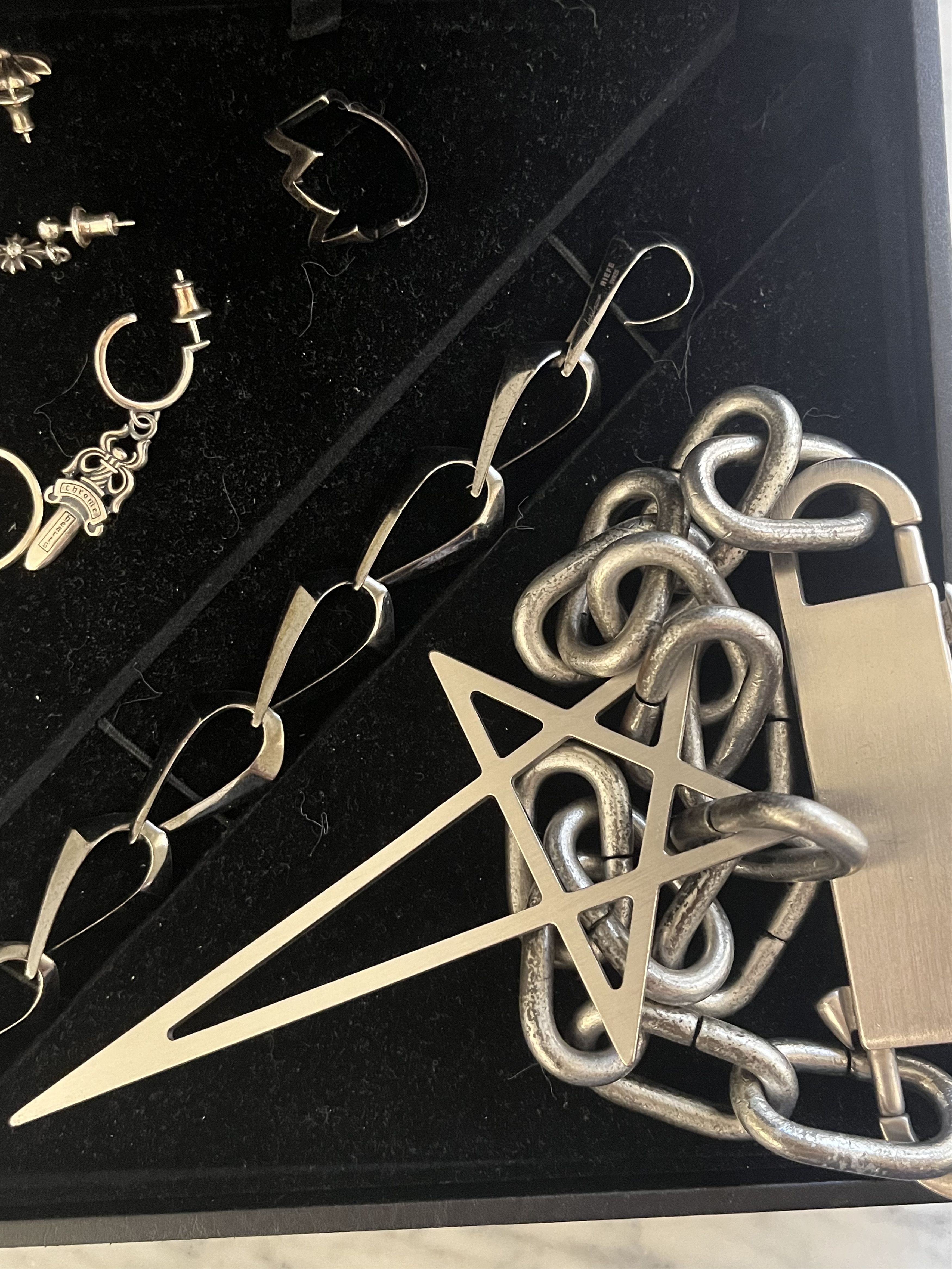 アクセサリー RICK OWENS PENTAGRAM CHOKER NECKLACE Rick Owens Pentagram Choker Necklace - Silver | Garmentory